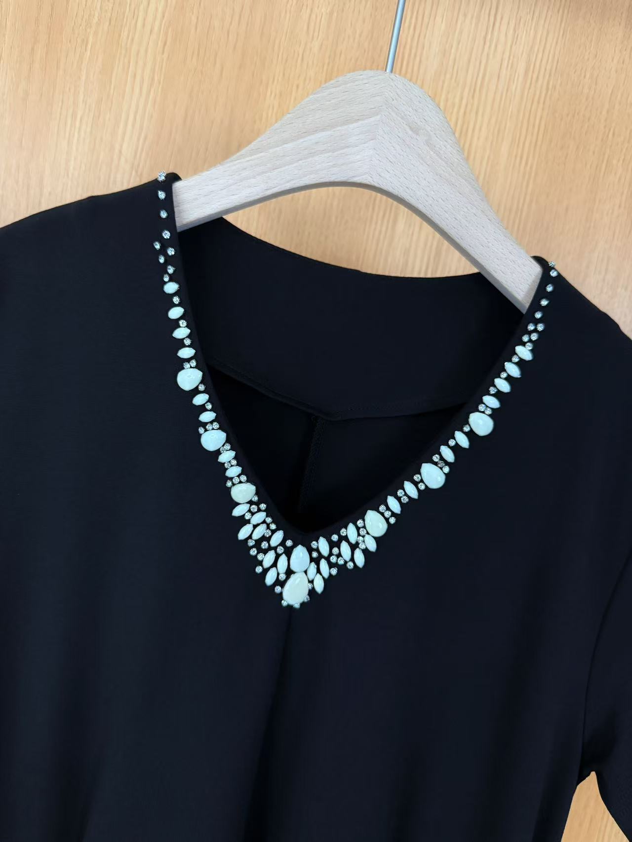 High Quality Women’s Clothes with Handmade Diamond Decorations and Unique Packaging Zips - 图片 4