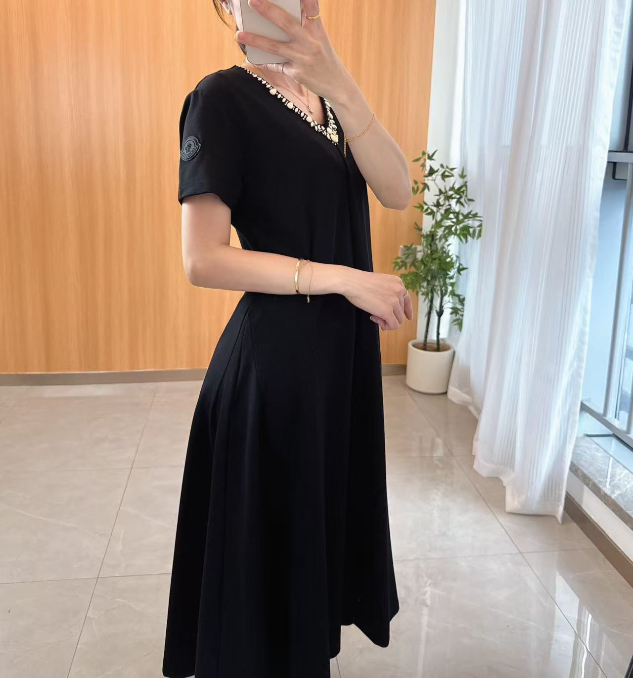 High Quality Women’s Clothes: Elegant Designs with Handmade Details & Unique Zips - 图片 4