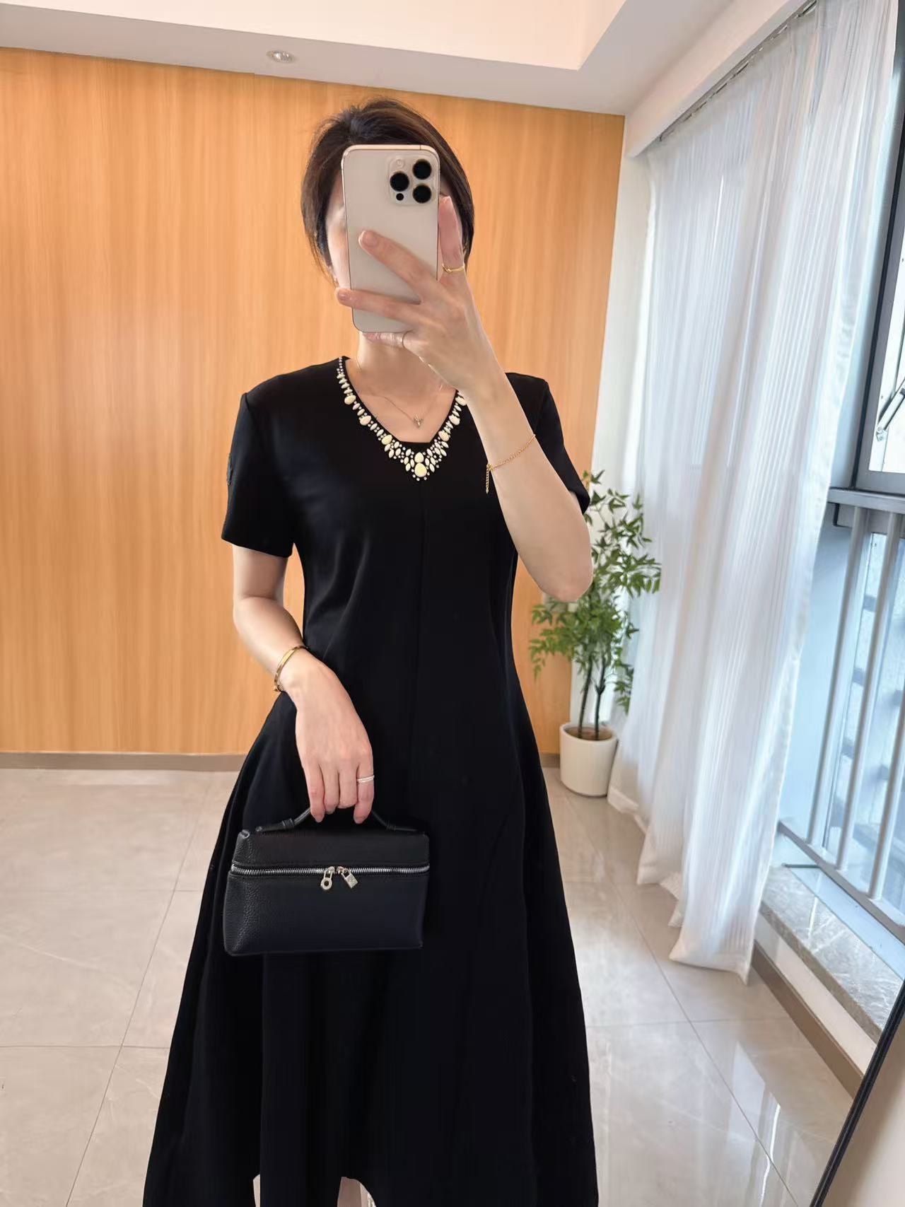 High Quality Women’s Clothes: Elegant Designs with Handmade Details & Unique Zips - 图片 2