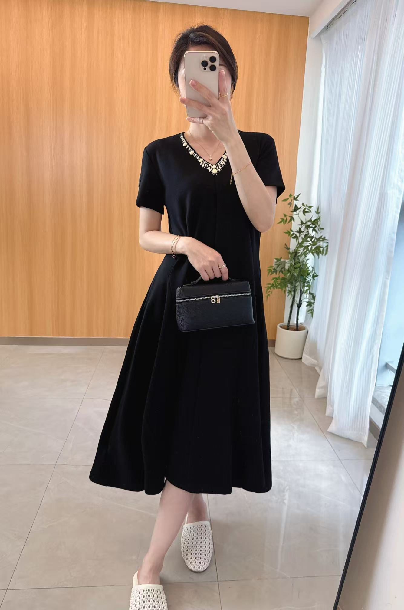 High Quality Women’s Clothes: Elegant Designs with Handmade Details & Unique Zips - 图片 3