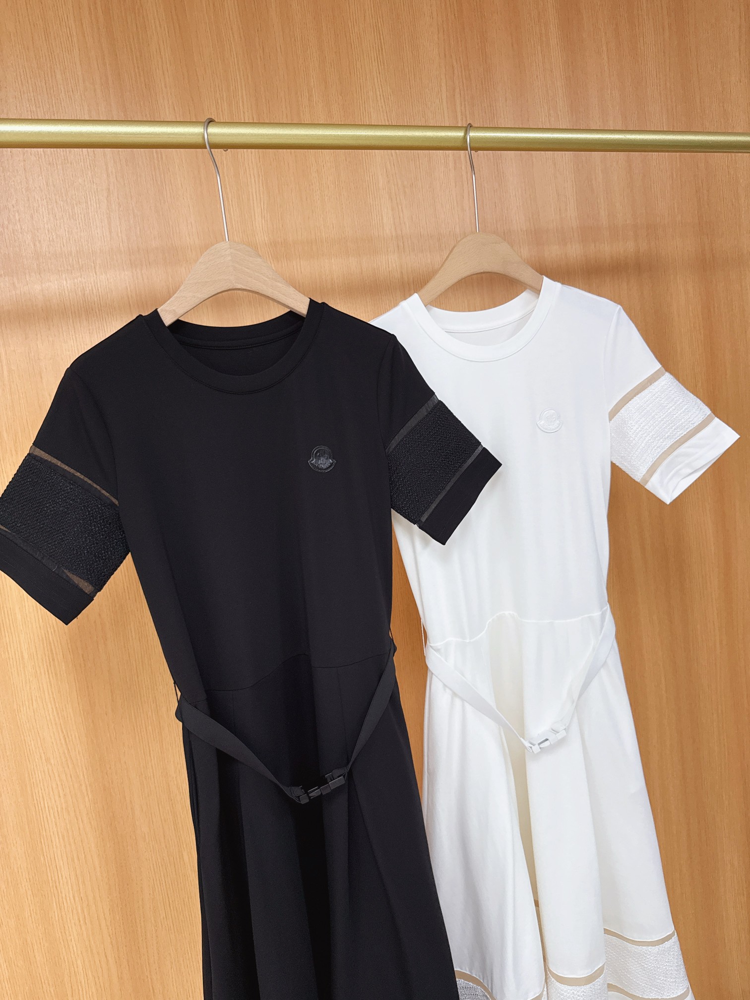 High-Quality Moncler T-Shirts with Unique Designs and Cotton Fabrics - 图片 4