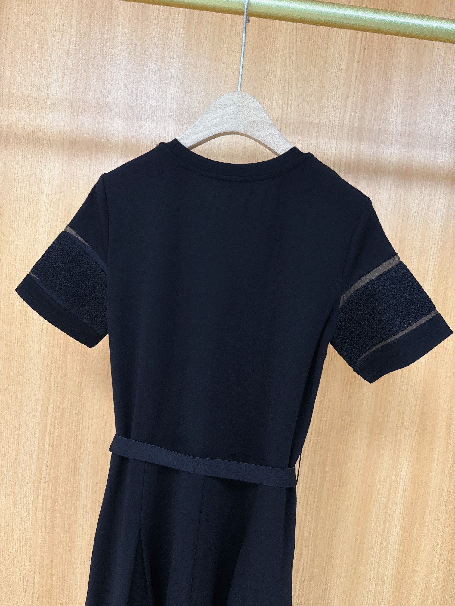 High-Quality Moncler T-Shirts with Unique Designs and Cotton Fabrics - 图片 9