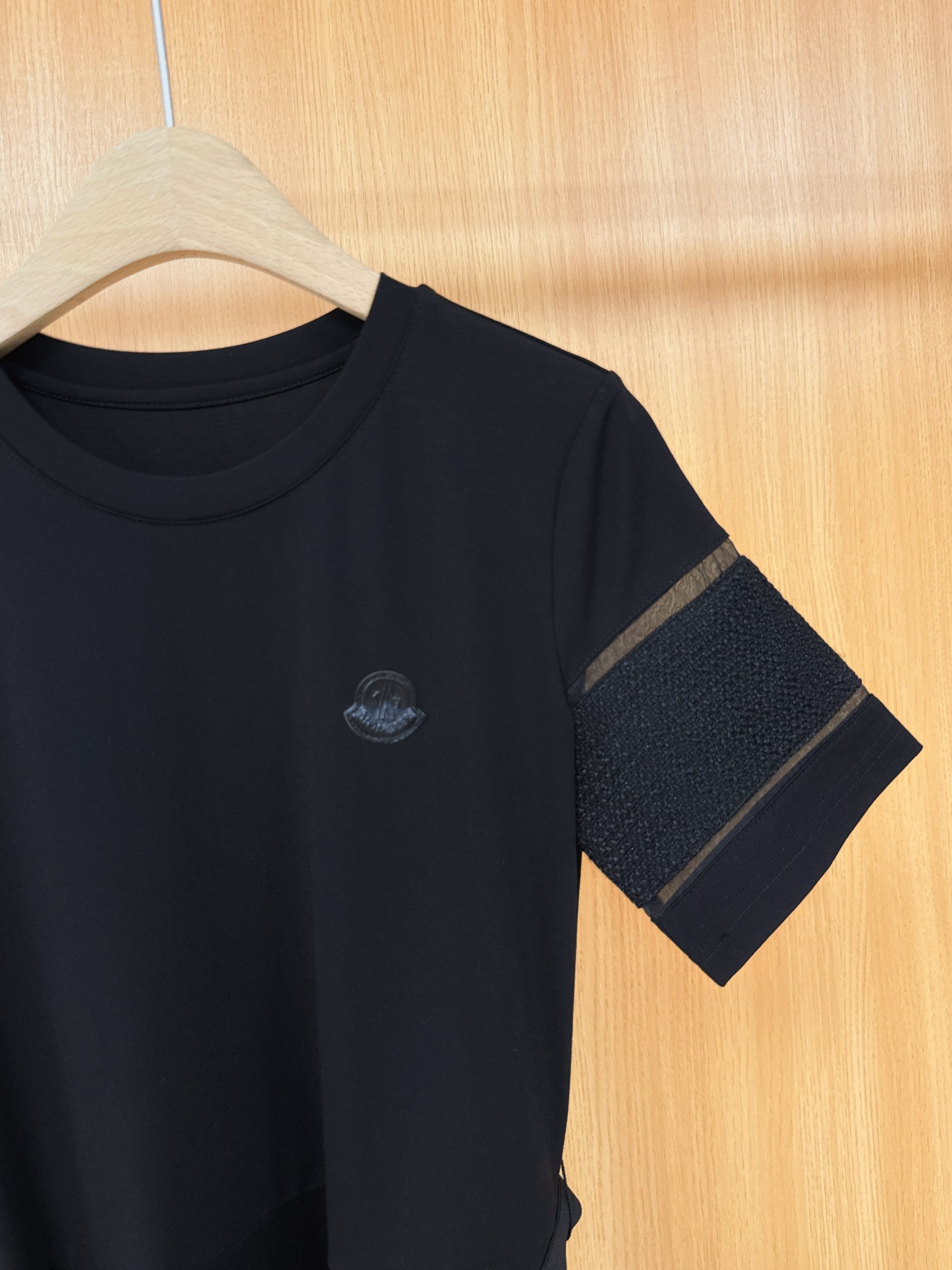 High-Quality Moncler T-Shirts with Unique Designs and Cotton Fabrics - 图片 6