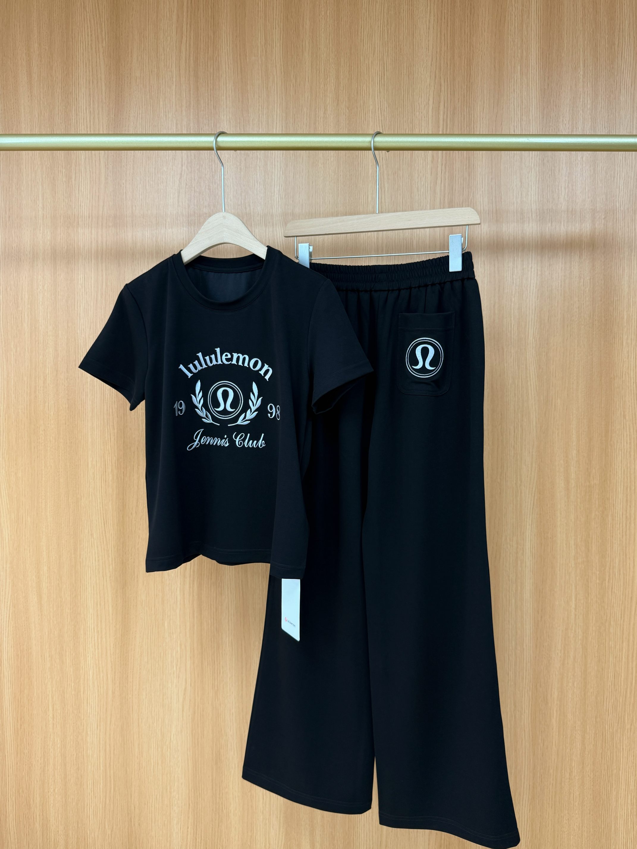 2025 High-end Women’s Suit with Packaging: Lulu Lemon Embroidered Shorts & Cosmopolitan T-shirts