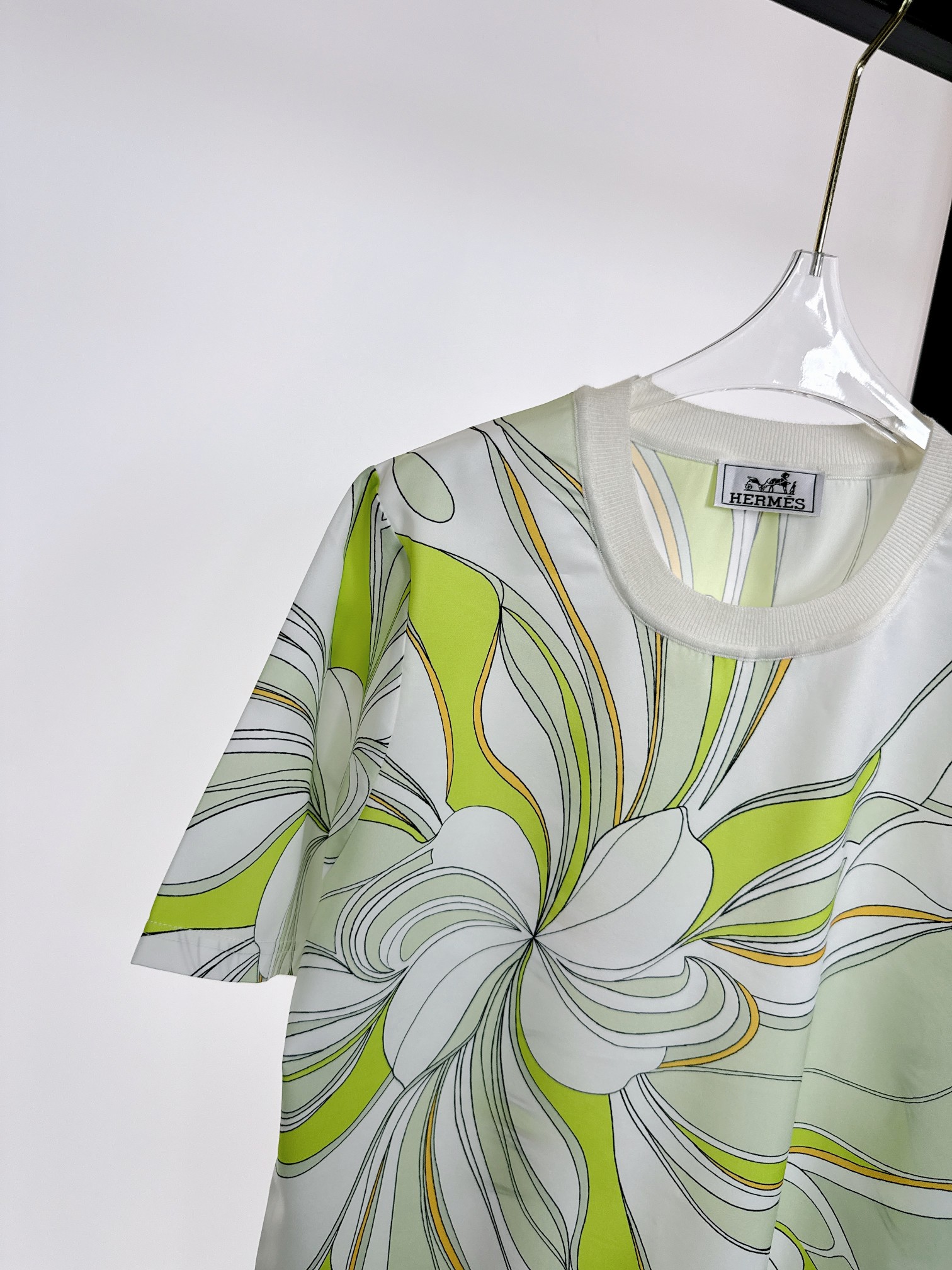 High-end Women’s Clothes with Packaging Zips: Hermes Web Synchronizes Unique New Texts - 图片 4