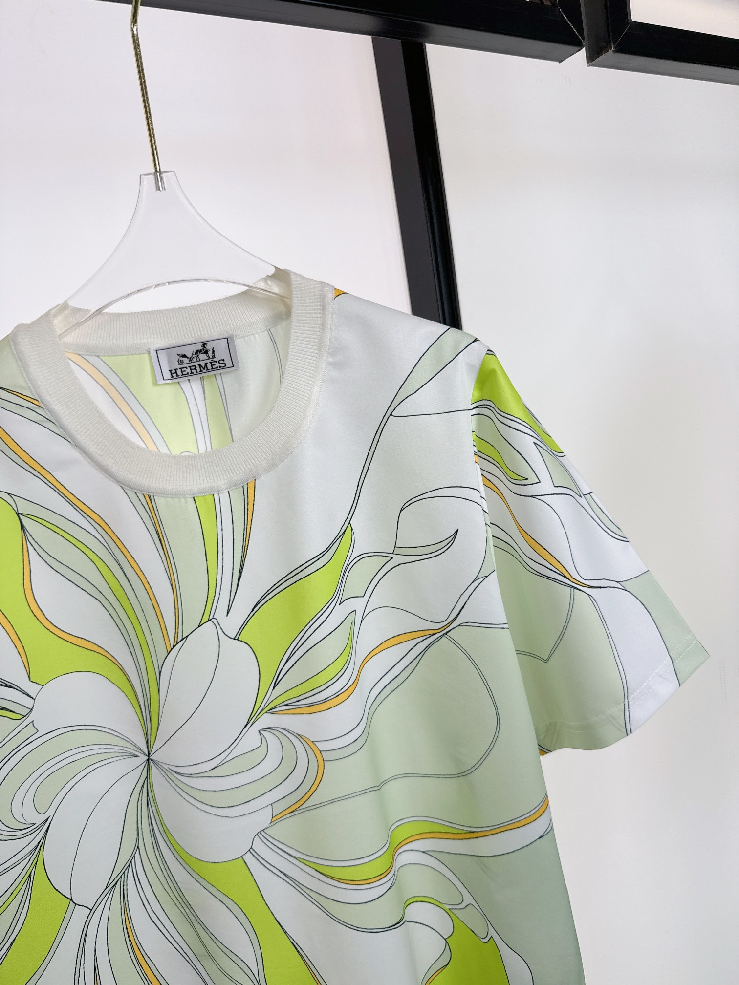 High-end Women’s Clothes with Packaging Zips: Hermes Web Synchronizes Unique New Texts - 图片 5