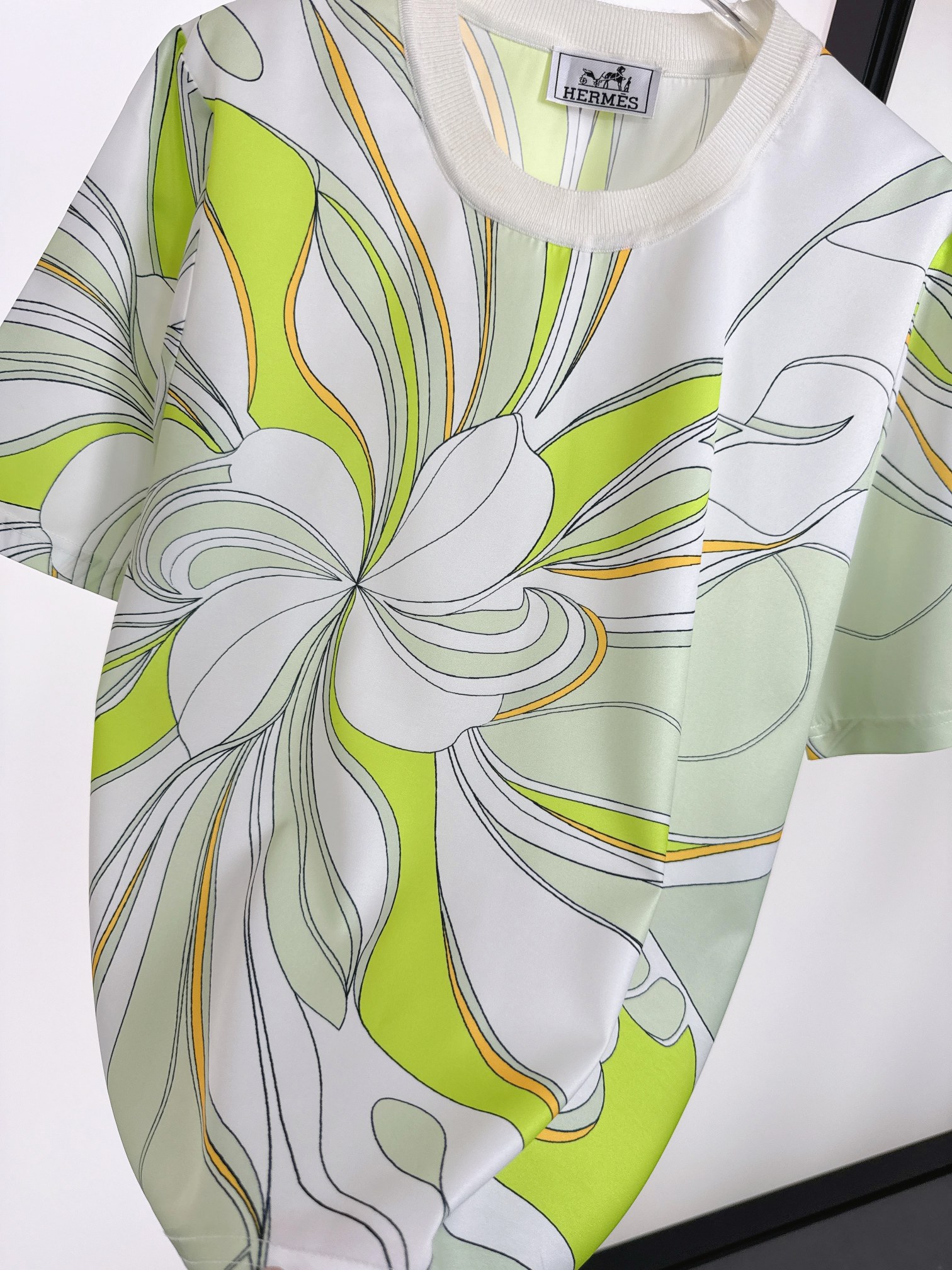 High-end Women’s Clothes with Packaging Zips: Hermes Web Synchronizes Unique New Texts - 图片 7