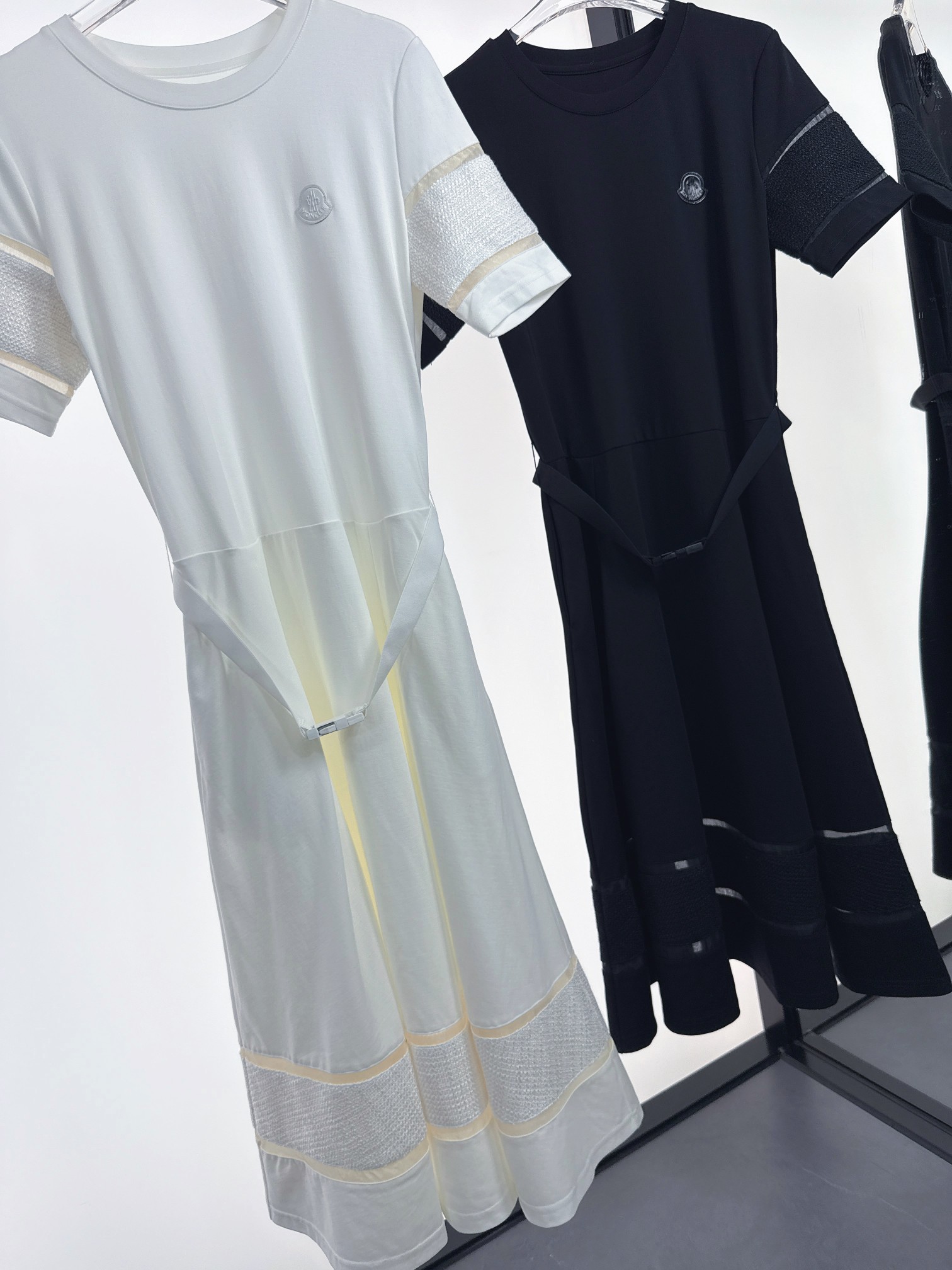 2025 Unique Moncler Women’s Clothes: High Quality with Packing Zips - 图片 4