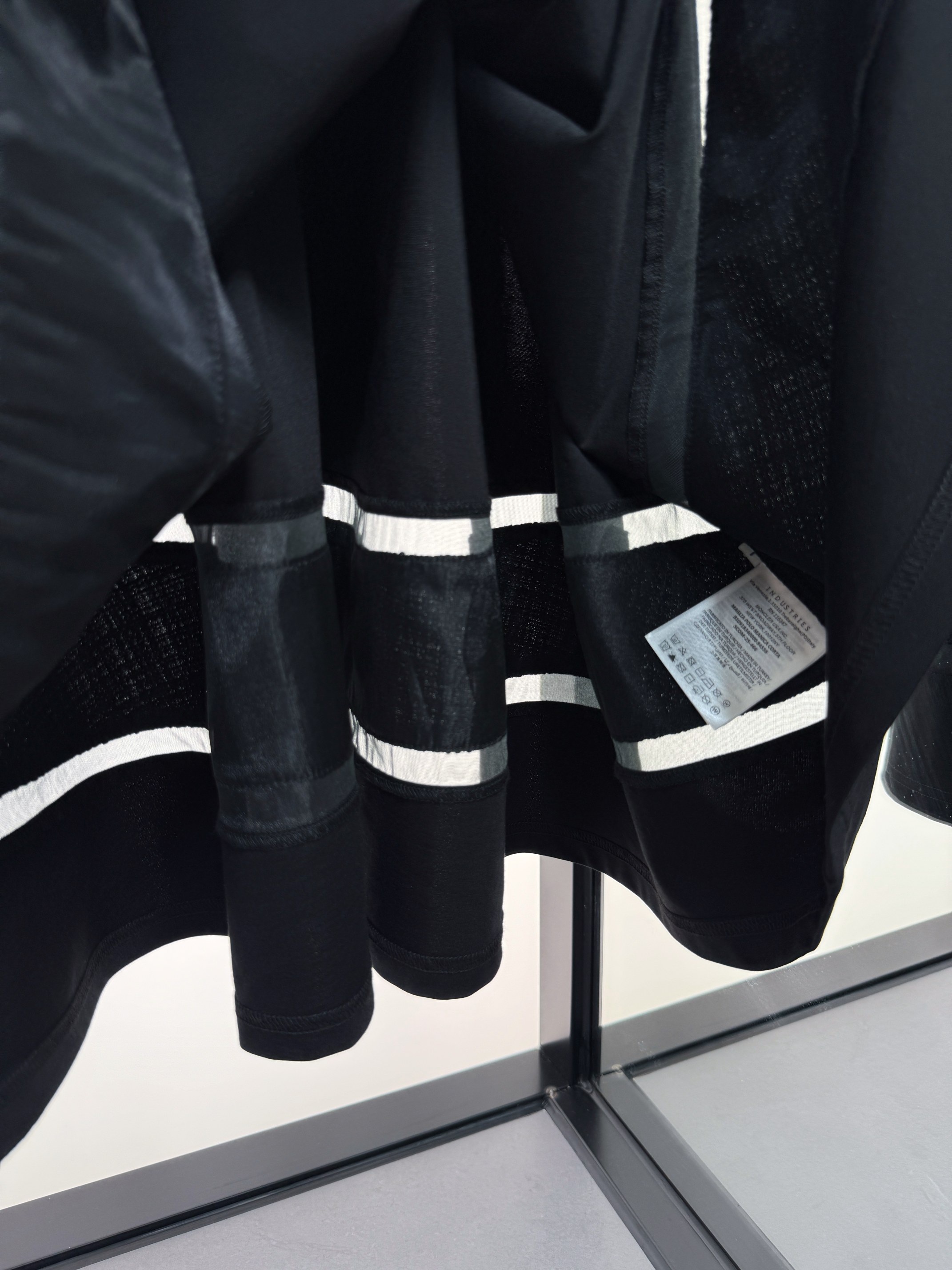 2025 Unique Moncler Women’s Clothes: High Quality with Packing Zips - 图片 8