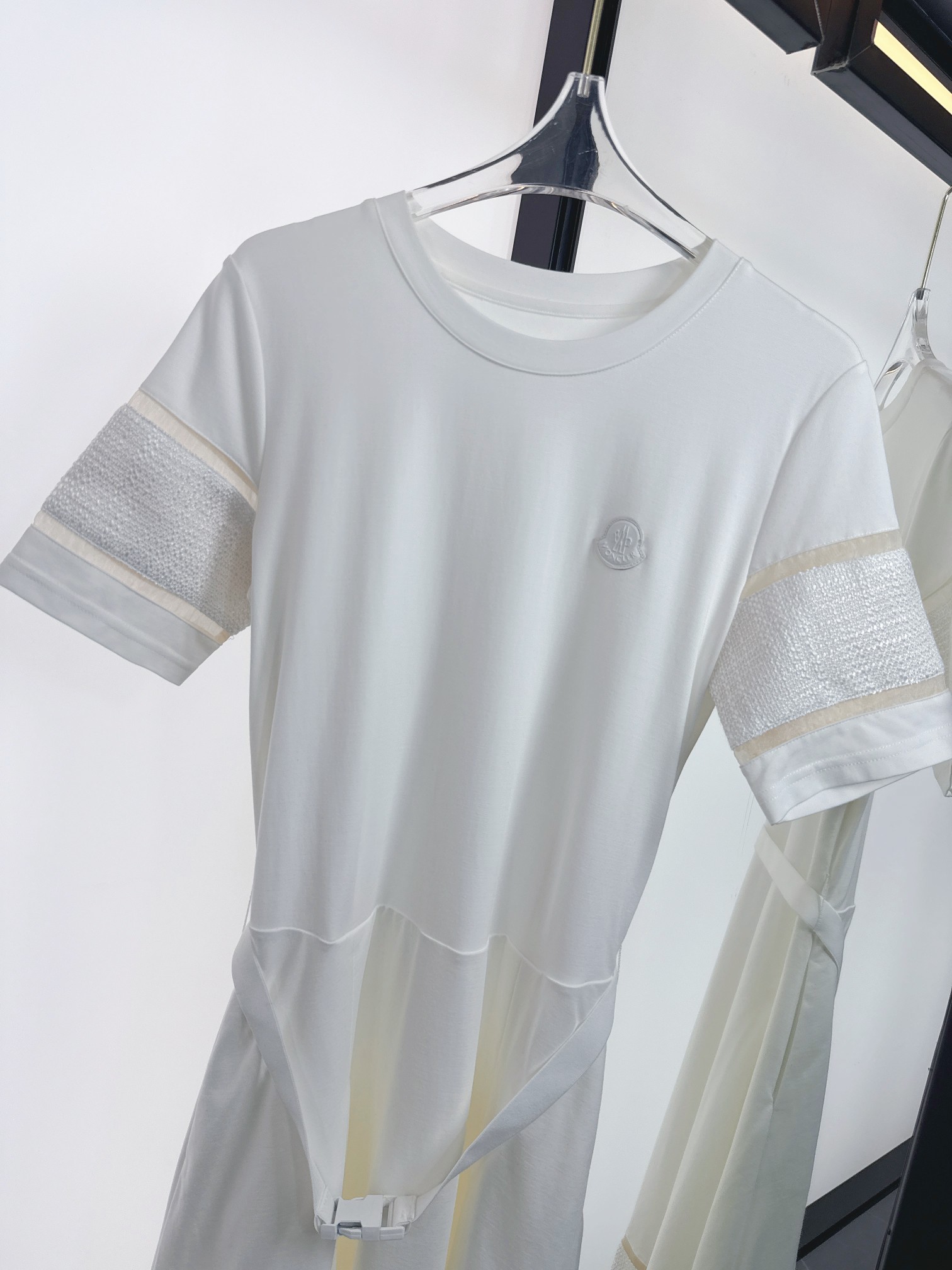 New Moncler Women’s Clothes 2025: High Quality with Unique Design Elements - 图片 6