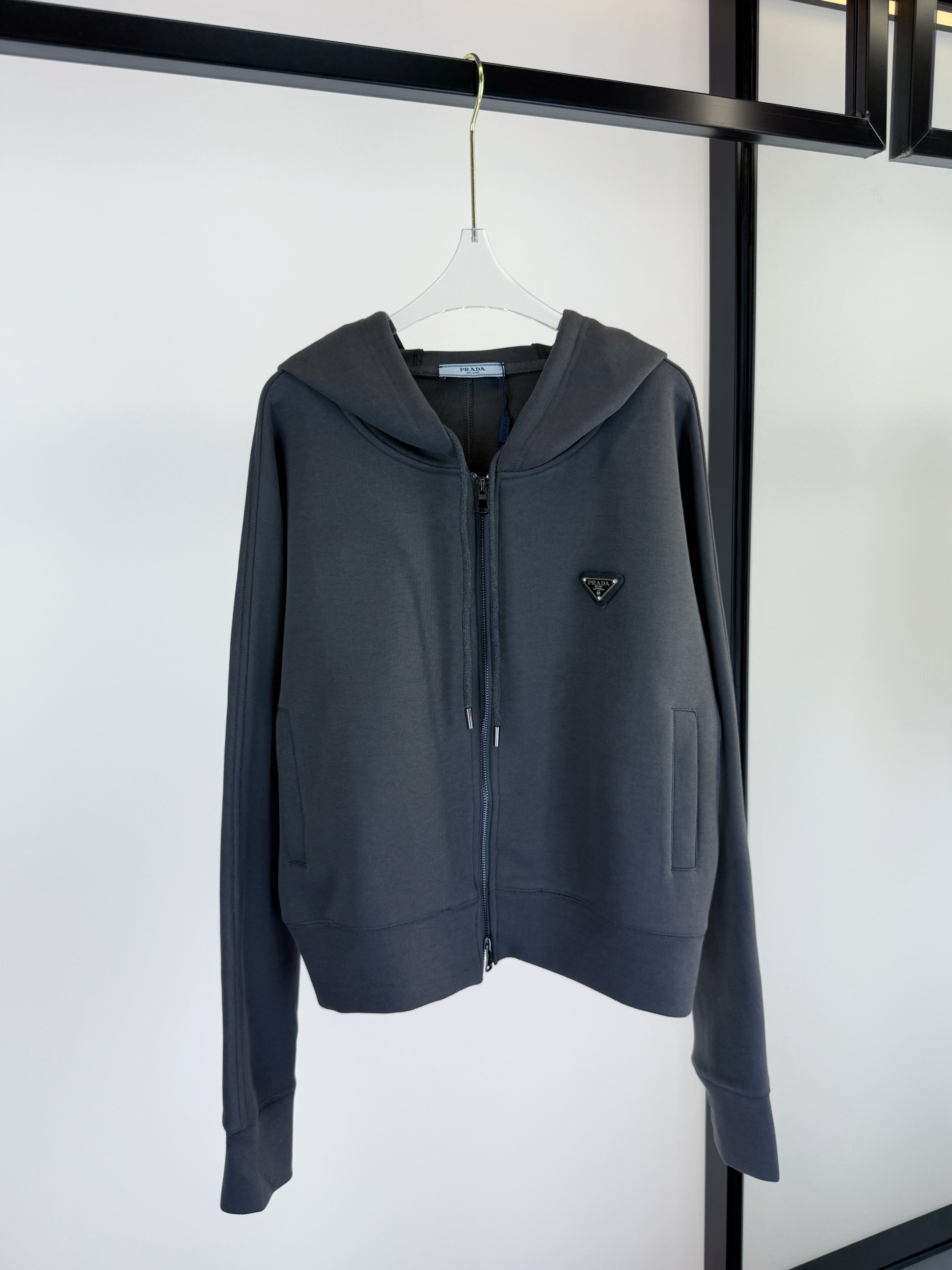 “High-End Quality Women’s Clothes: Unique NewPradala Chain Guard for Autumn Comfort and Style 2025” - 图片 1