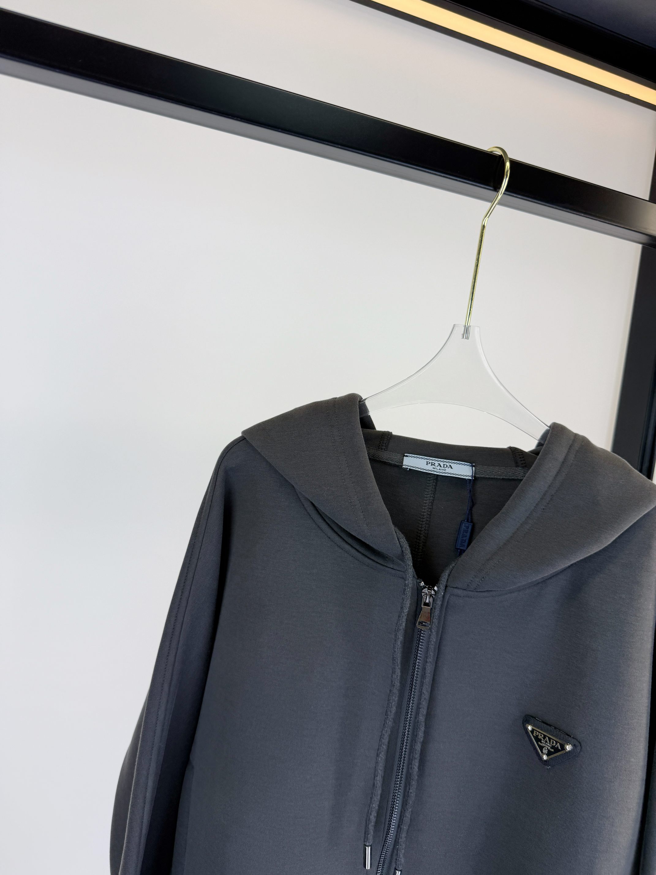 “High-End Quality Women’s Clothes: Unique NewPradala Chain Guard for Autumn Comfort and Style 2025” - 图片 3