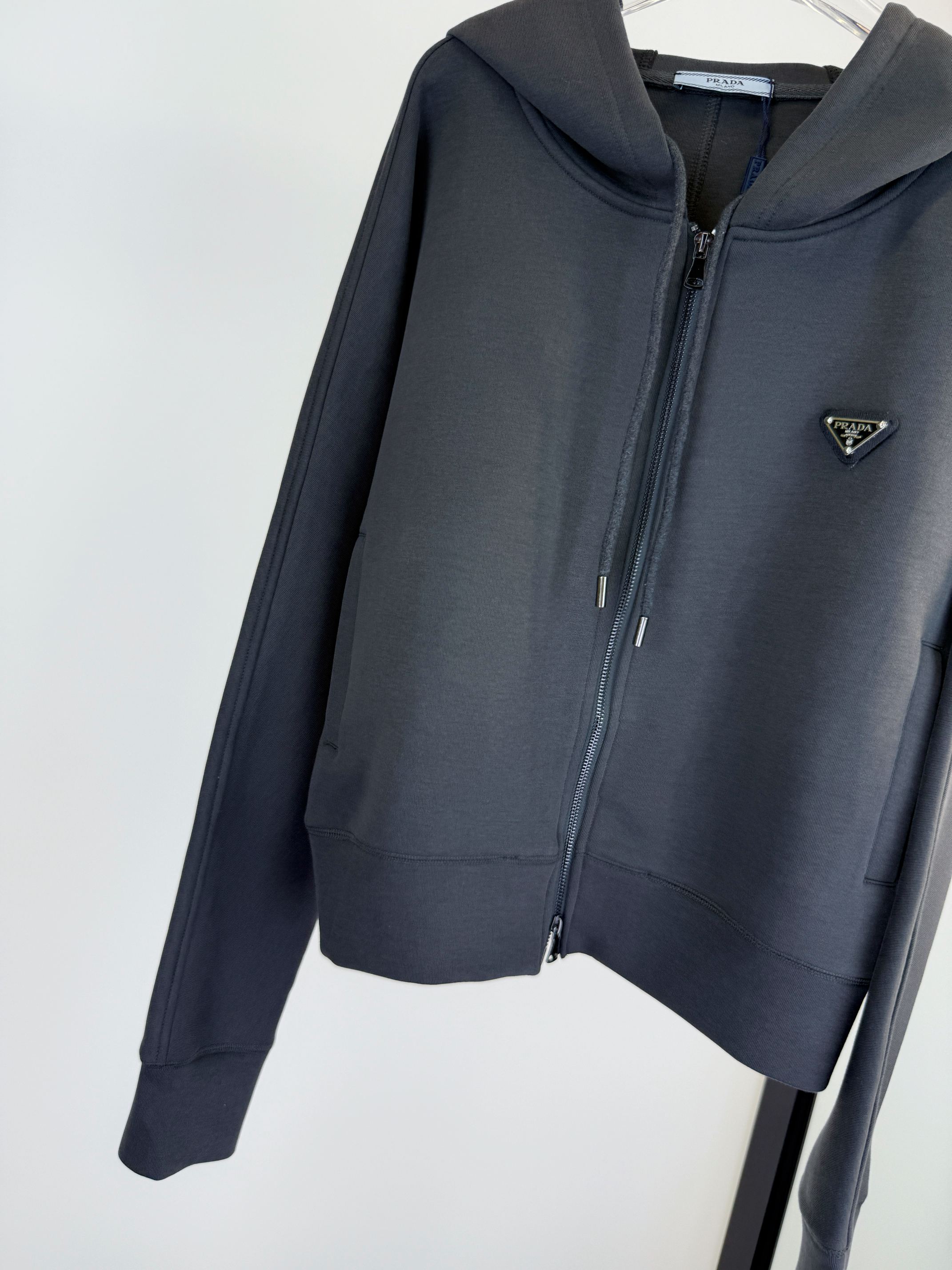 “High-End Quality Women’s Clothes: Unique NewPradala Chain Guard for Autumn Comfort and Style 2025” - 图片 4