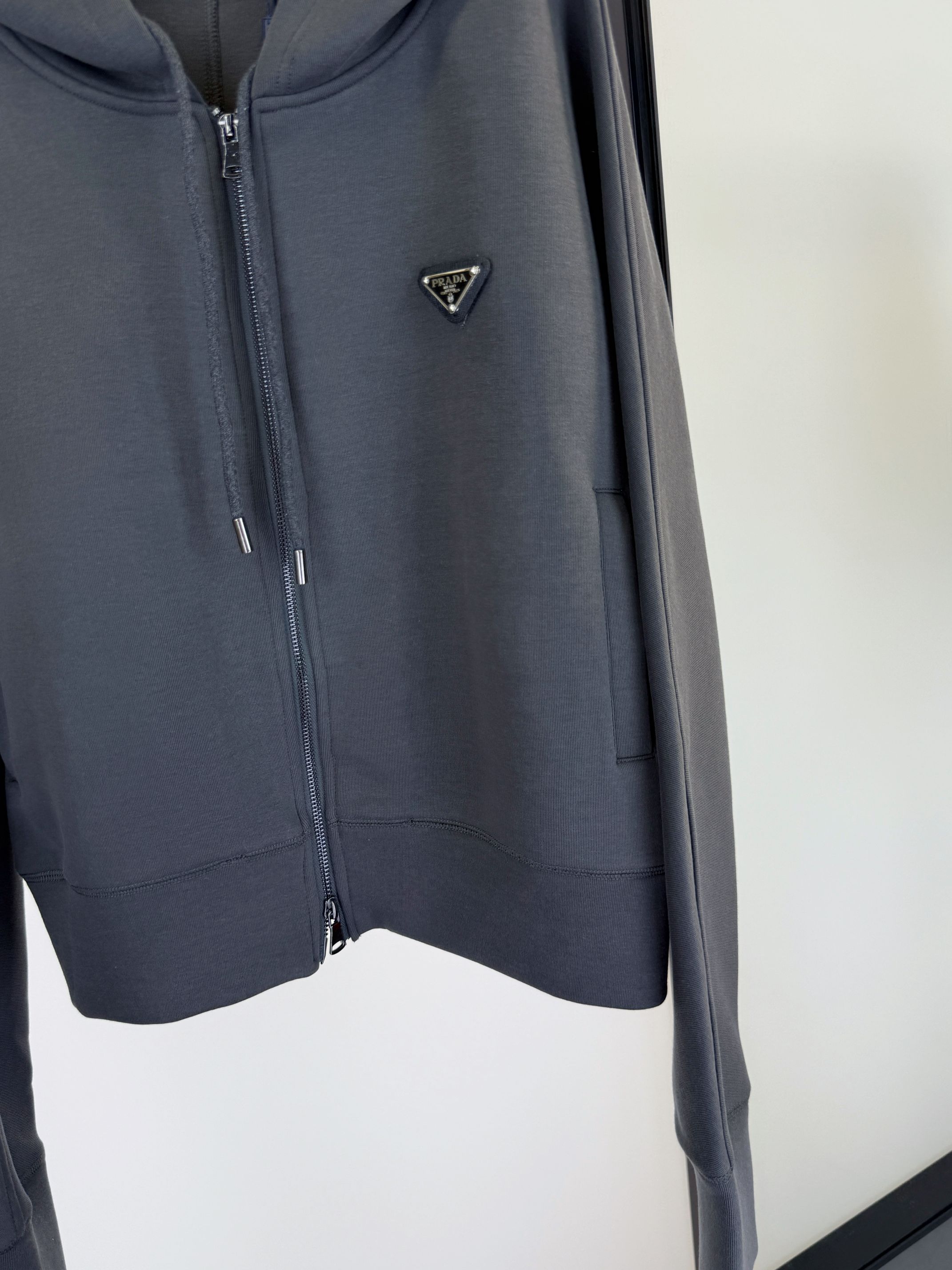 “High-End Quality Women’s Clothes: Unique NewPradala Chain Guard for Autumn Comfort and Style 2025” - 图片 6