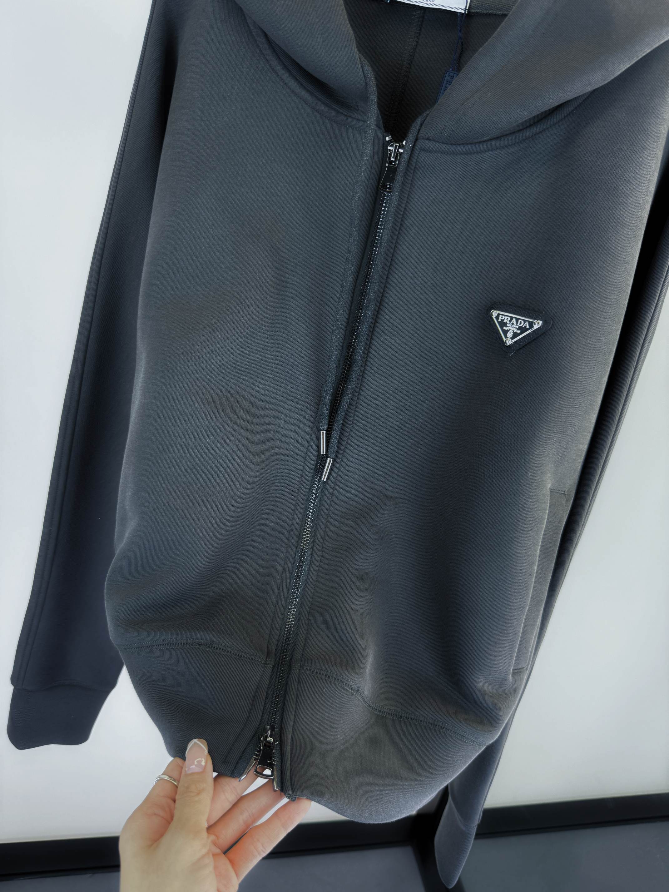 “High-End Quality Women’s Clothes: Unique NewPradala Chain Guard for Autumn Comfort and Style 2025” - 图片 7