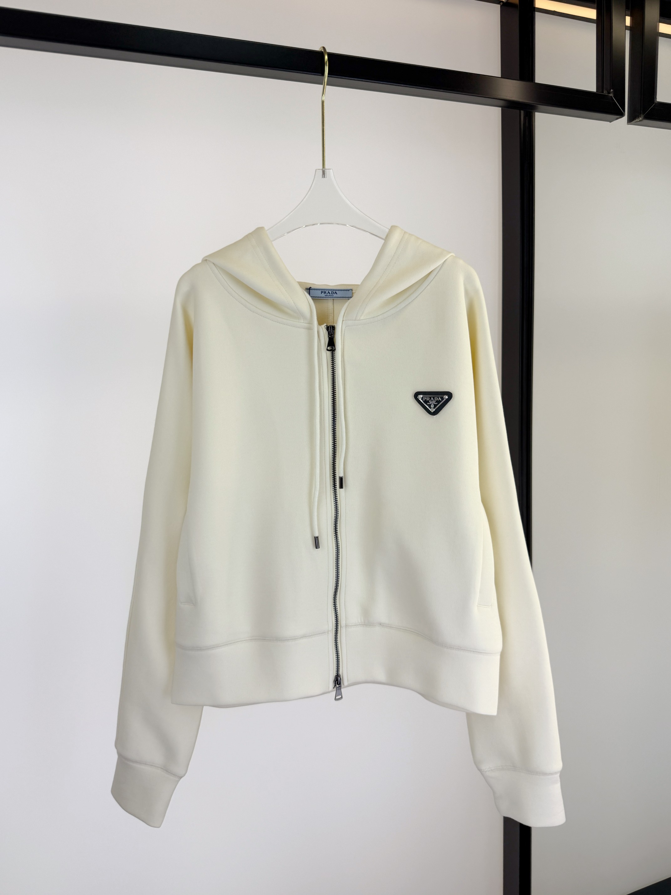 “High-End Quality Women’s Clothes with Unique NewPradala Chain Guard for Autumn” - 图片 1
