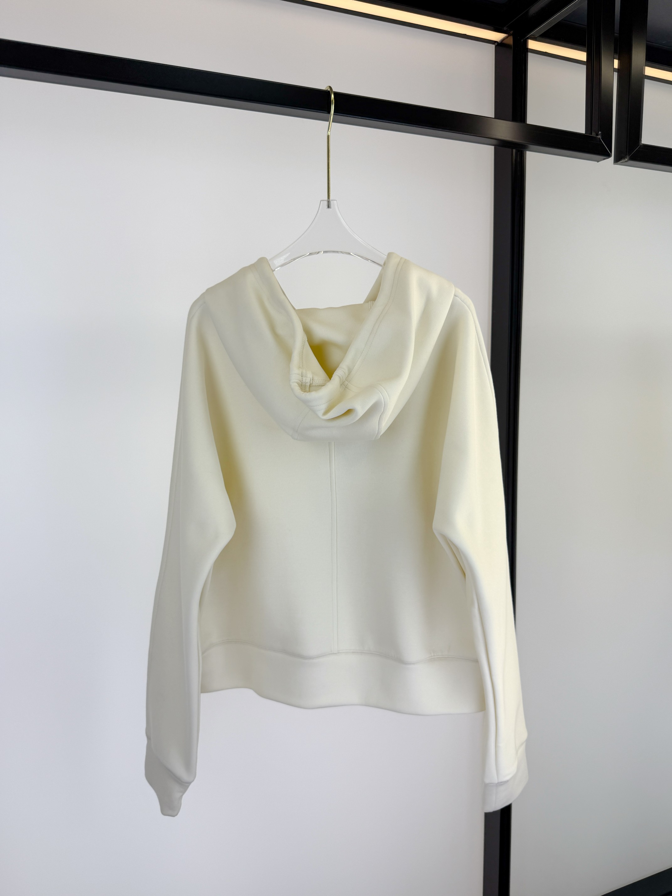 “High-End Quality Women’s Clothes with Unique NewPradala Chain Guard for Autumn” - 图片 8