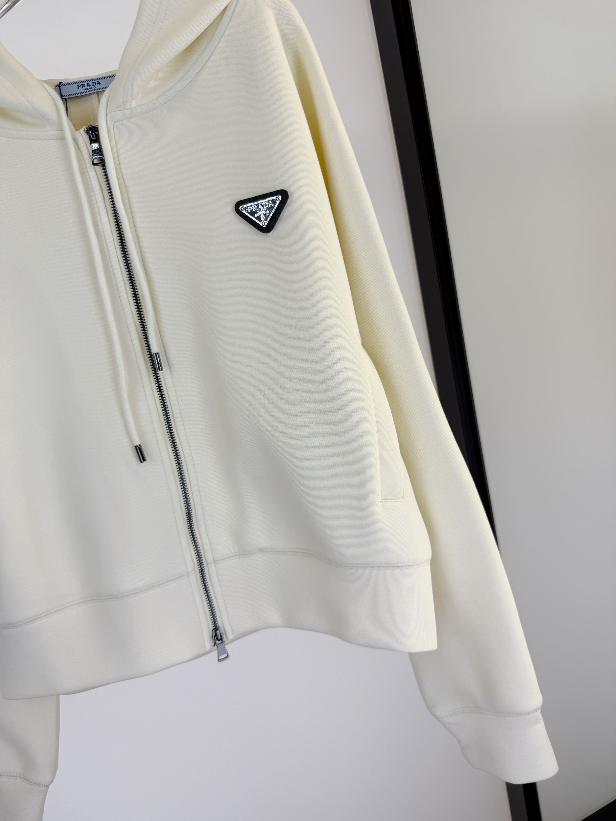 “High-End Quality Women’s Clothes with Unique NewPradala Chain Guard for Autumn” - 图片 6