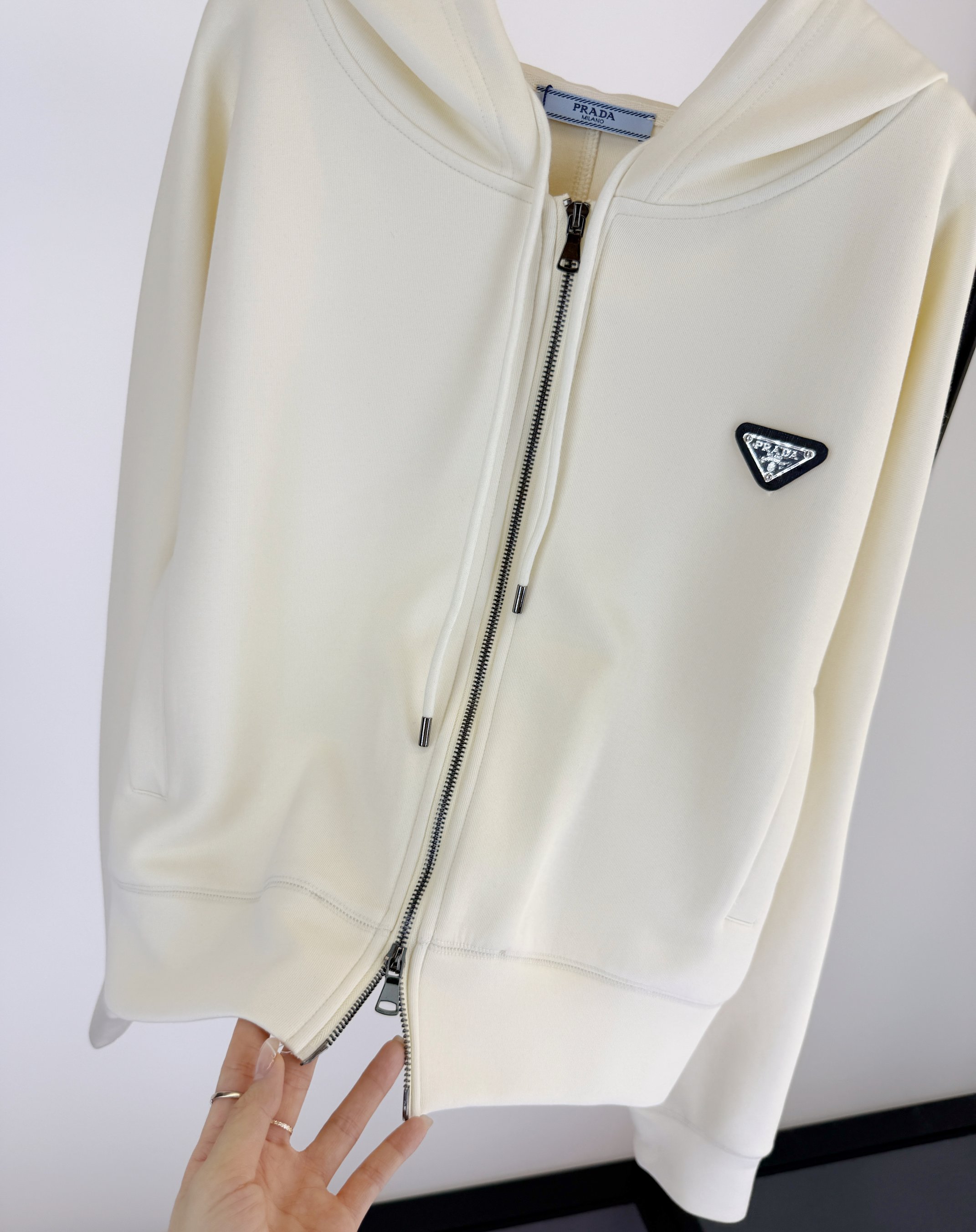 “High-End Quality Women’s Clothes with Unique NewPradala Chain Guard for Autumn” - 图片 7