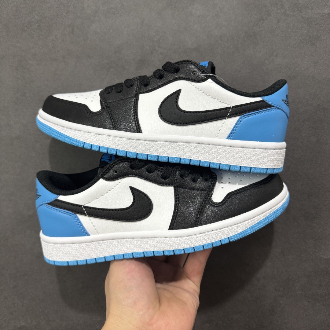 🈴集合
【H11版本】出厂价💰160
耐克Nike Air Jordan 1 AJ1经典复古经典低帮百搭文化篮球鞋 CZ0790-106
公司级真标半码制#原档案原数据开发版型#采用荔枝纹头层皮革鞋面材质#原厂立体填充鞋舌海绵#中底注胶孔及缜密中底拉帮工艺#原数据开发模具大底
尺码:35.5 36 36.5 37.5 38 38.5 39 40 40.5 41 42 42.5 43 44 44.5 45 46 47.5