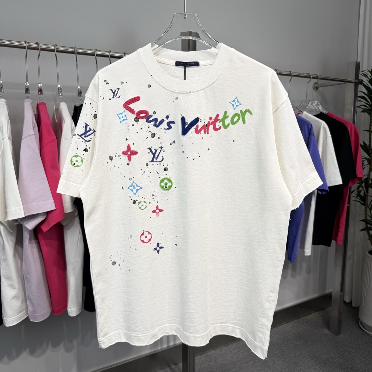 P105 Louis Vuitton nueva colección primavera-verano 2026 - técnica de estampado por extracción de color + cepillo de di…