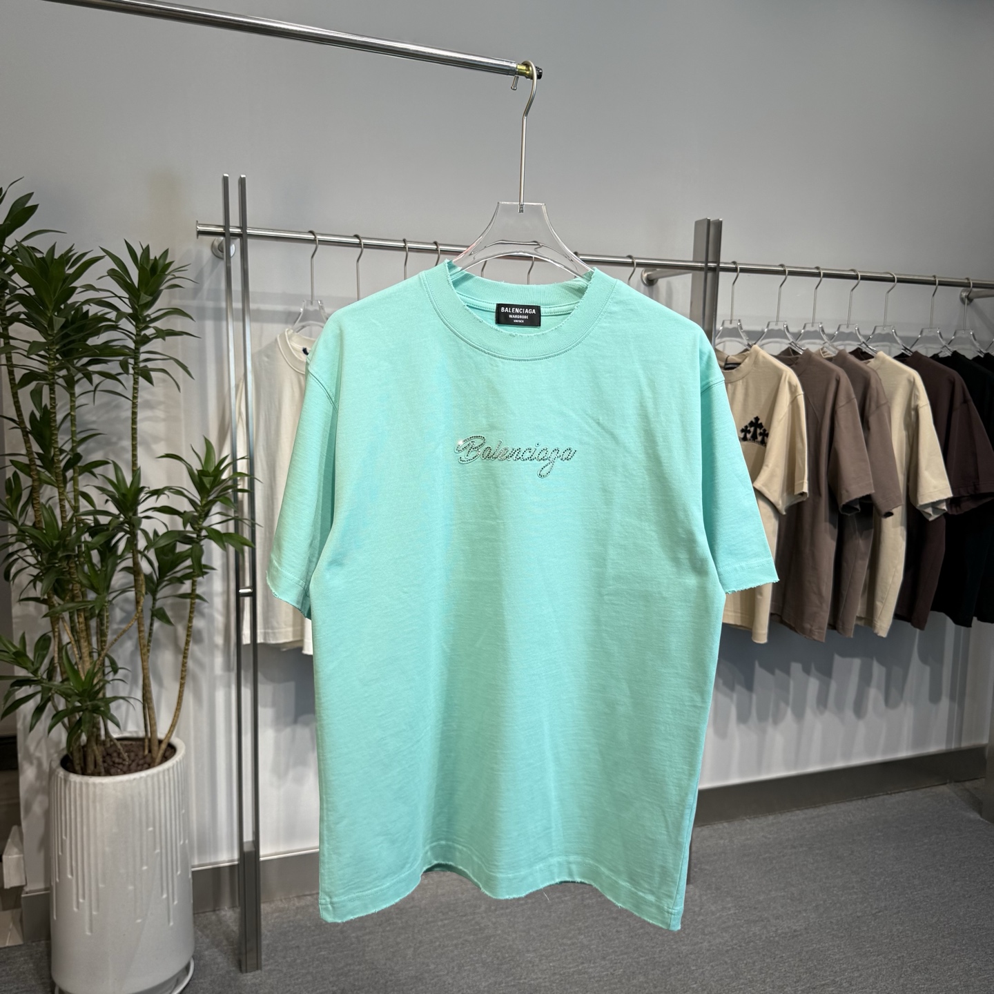 P105 Balenciaga nueva primavera/verano 2026 - parche de letras con pedrería termoadhesiva + técnica de parche de doble …