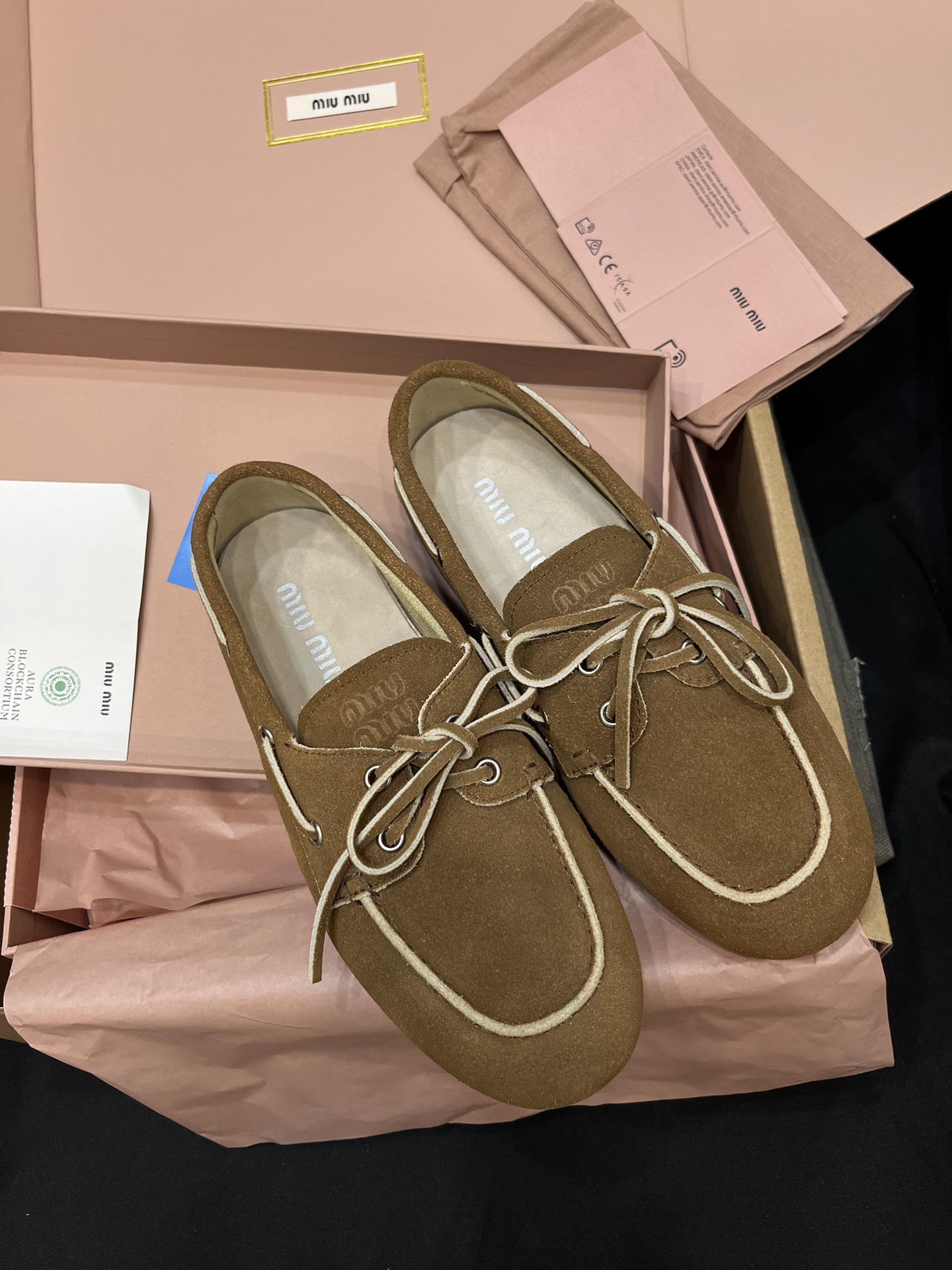 MiuMiu Sapatos Loafers Chamas Couro de vaca Borracha Pele carneiro Colecção Primavera/Verão