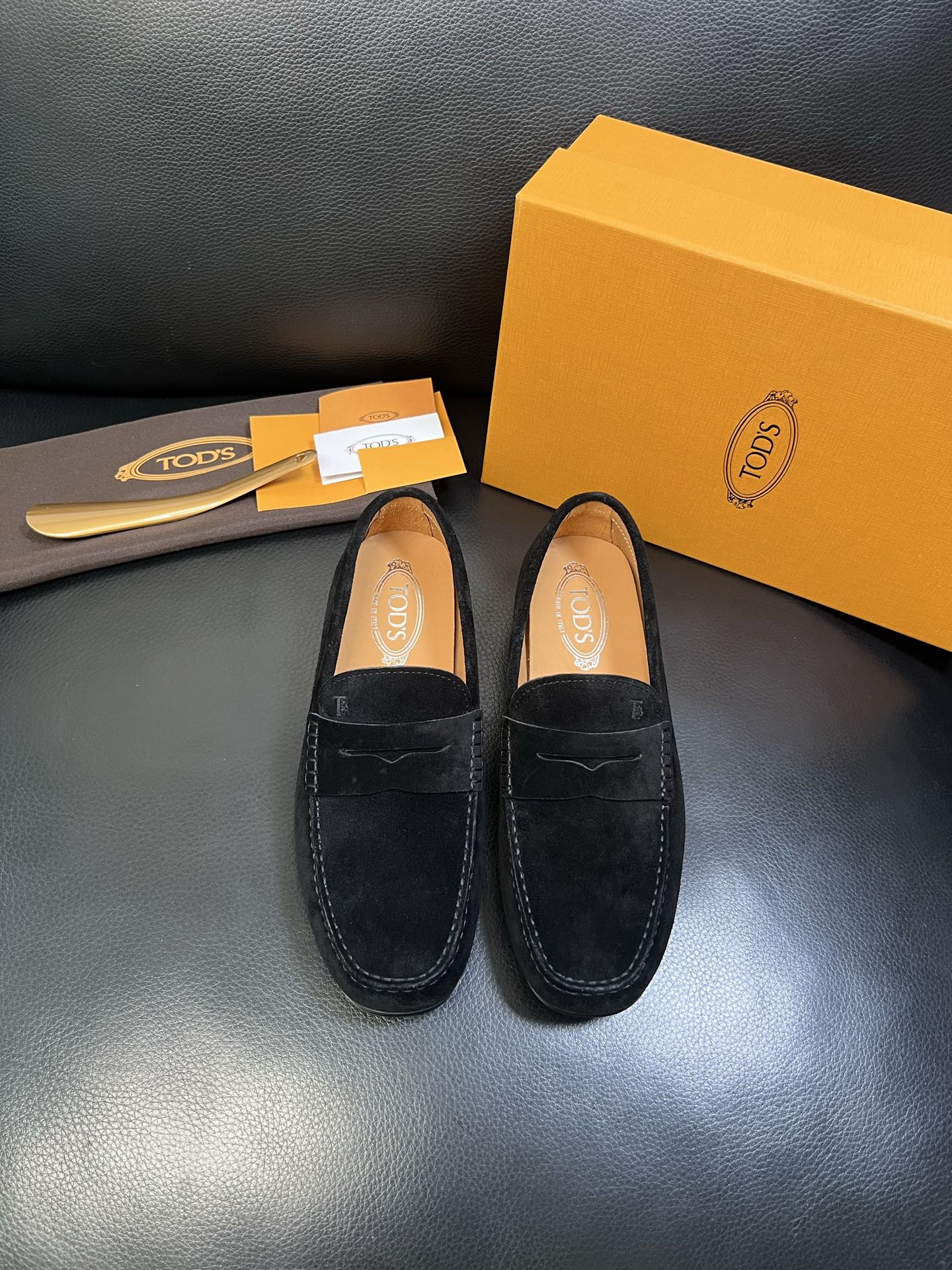 Tods 高品质 顶级代购 托德斯 专柜新款，原厂配置意大利进口牛皮面料，高品质复杂拼接工艺，经典的外观