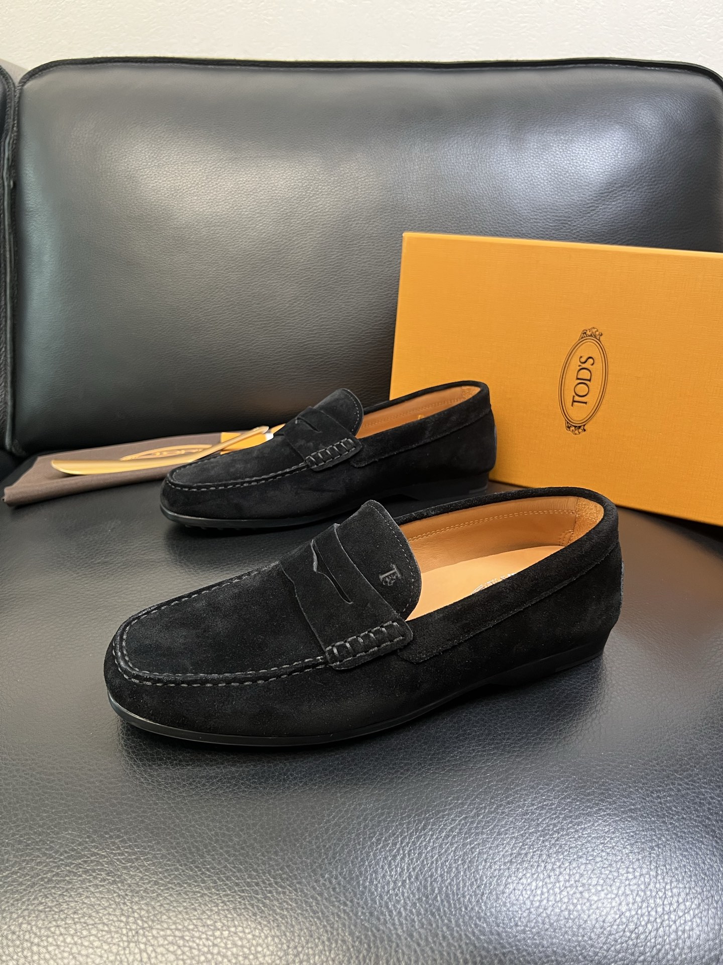 Tods 高品质 顶级代购 托德斯 专柜新款，原厂配置意大利进口牛皮面料，高品质复杂拼接工艺，经典的外观