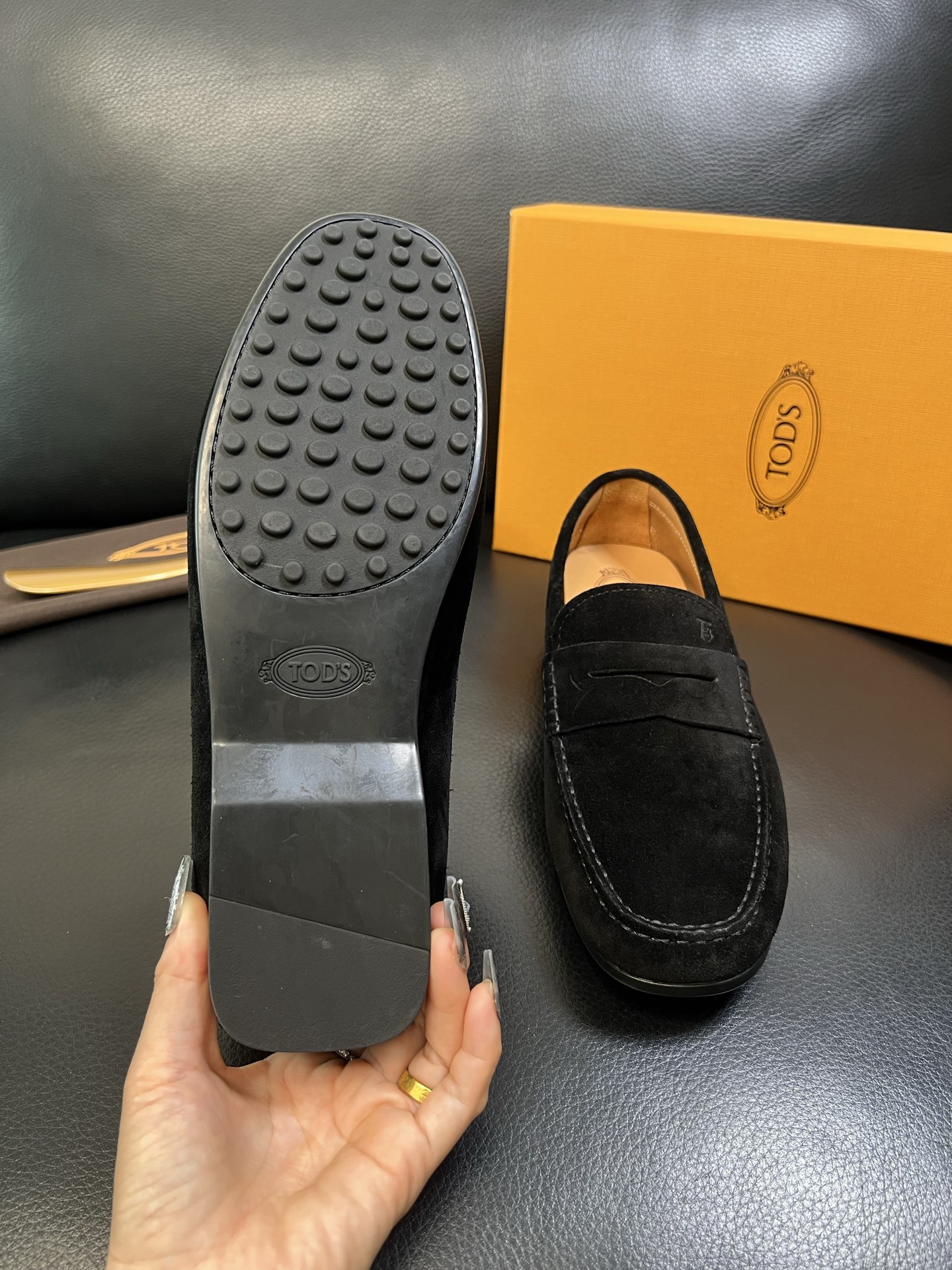 Tods 高品质 顶级代购 托德斯 专柜新款，原厂配置意大利进口牛皮面料，高品质复杂拼接工艺，经典的外观