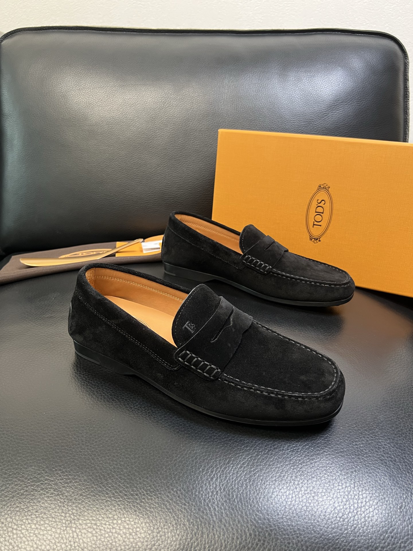 Tods 高品质 顶级代购 托德斯 专柜新款，原厂配置意大利进口牛皮面料，高品质复杂拼接工艺，经典的外观