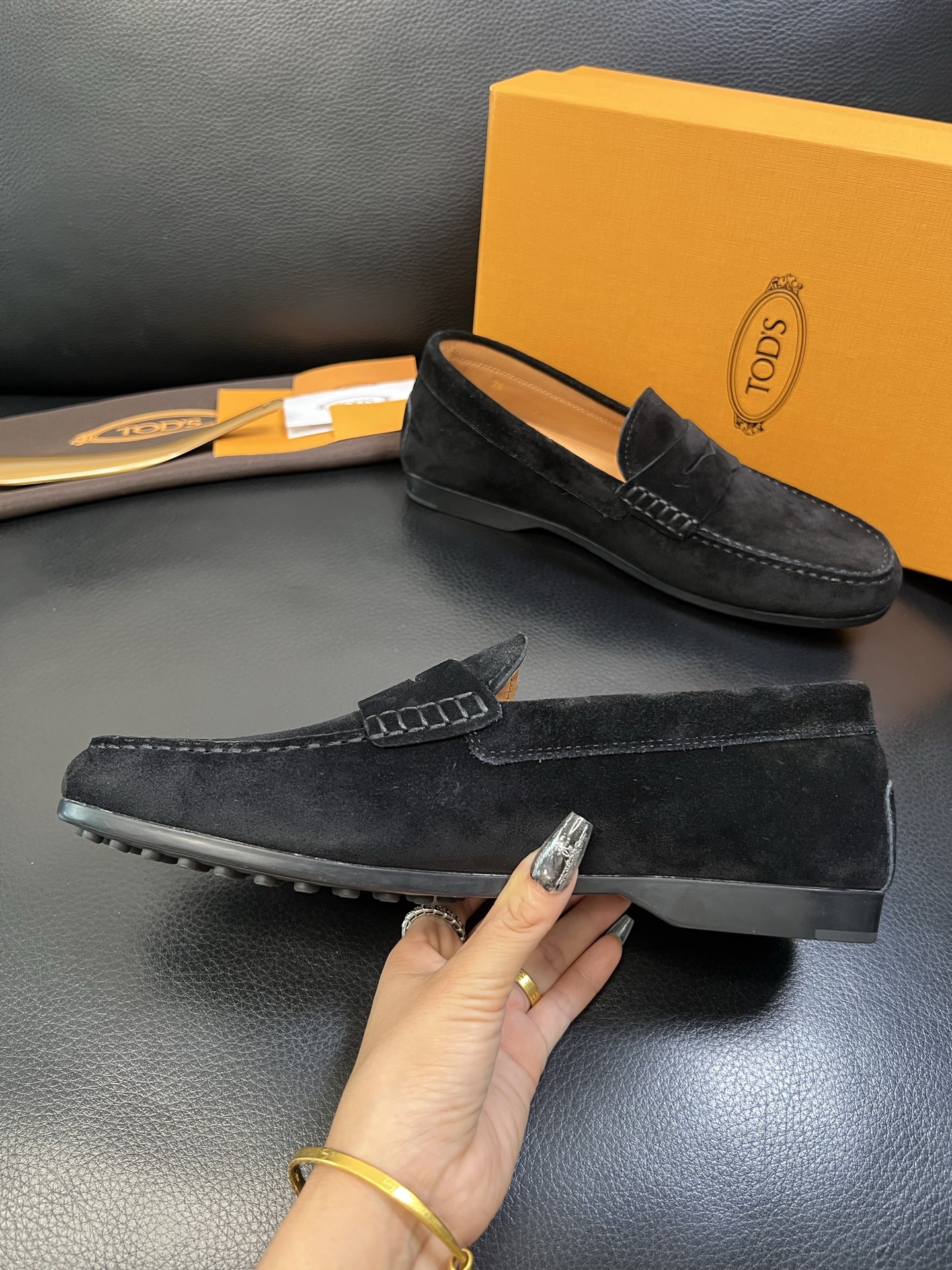 Tods 高品质 顶级代购 托德斯 专柜新款，原厂配置意大利进口牛皮面料，高品质复杂拼接工艺，经典的外观