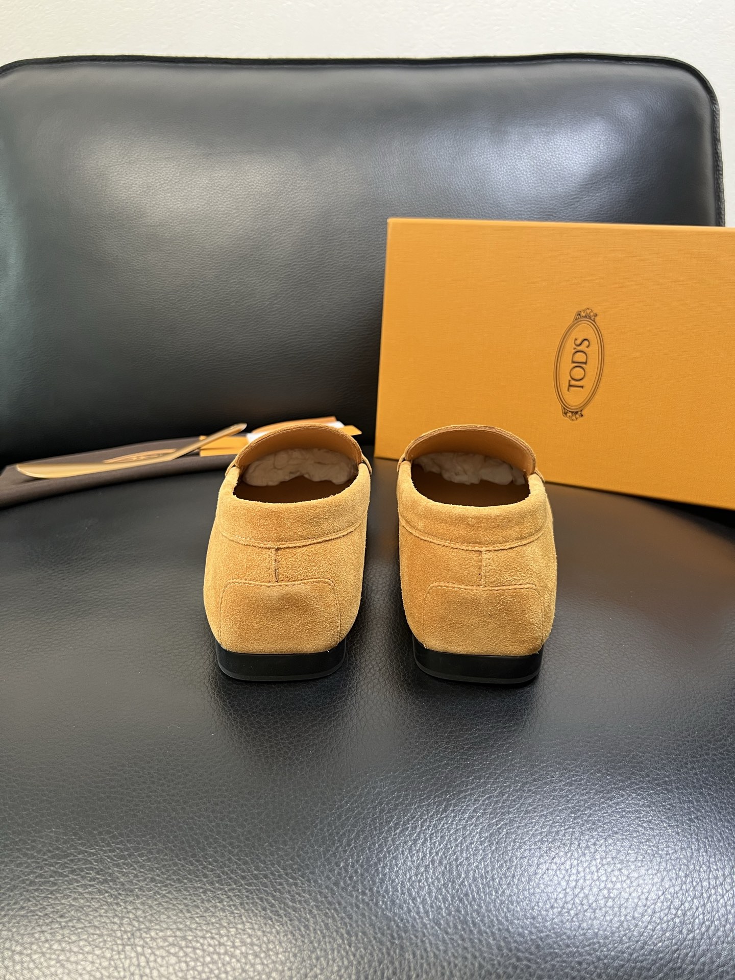 Tods 高品质 顶级代购 托德斯 专柜新款，原厂配置意大利进口牛皮面料，高品质复杂拼接工艺，经典的外观