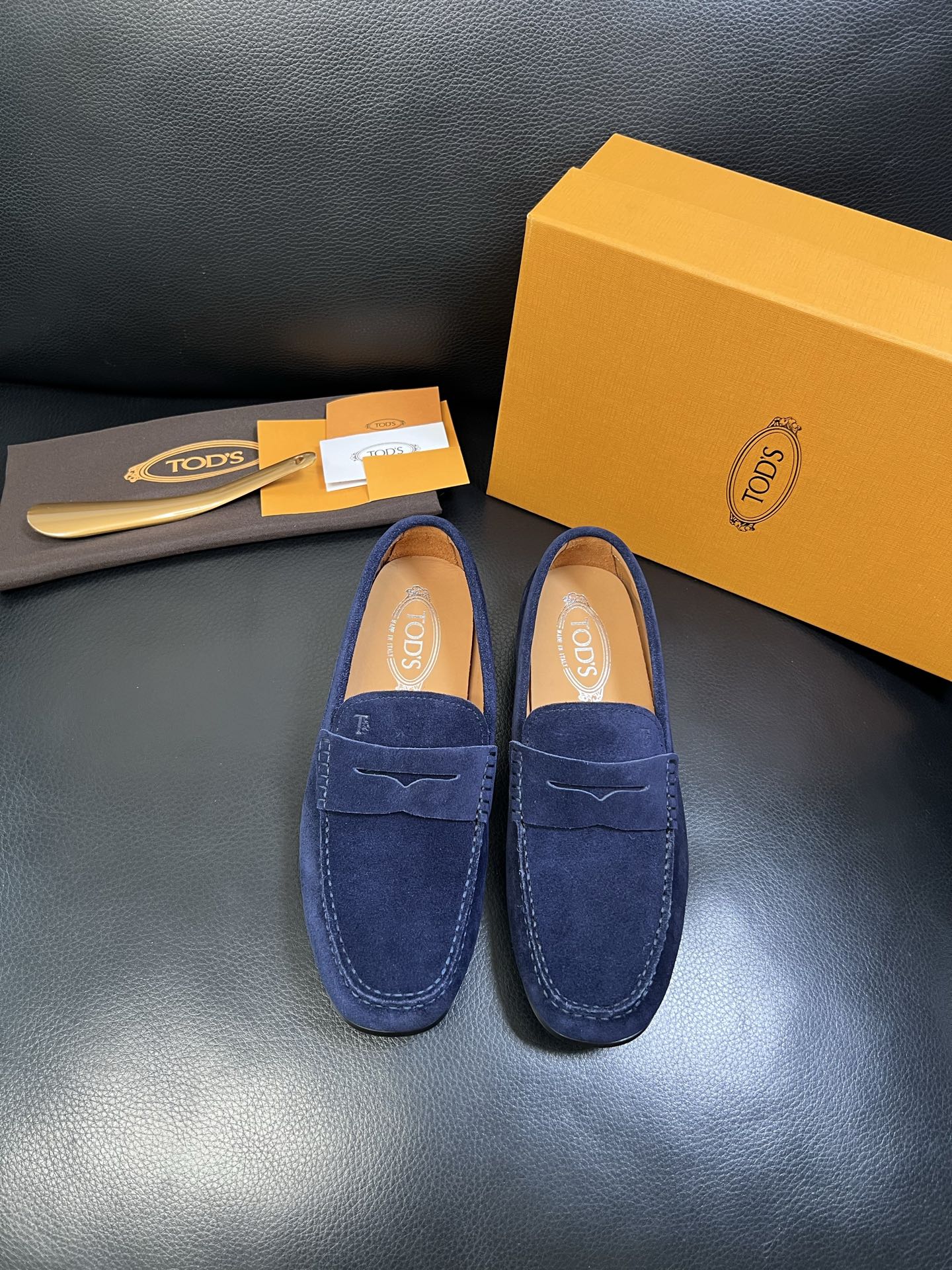 Tods 高品质 顶级代购 托德斯 专柜新款，原厂配置意大利进口牛皮面料，高品质复杂拼接工艺，经典的外观