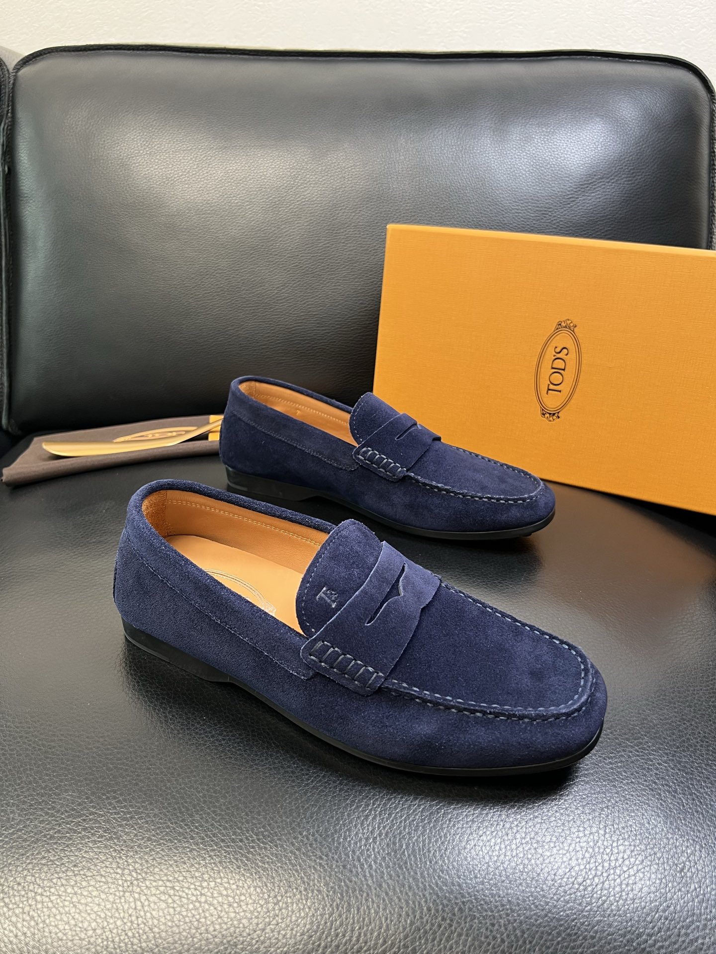 Tods 高品质 顶级代购 托德斯 专柜新款，原厂配置意大利进口牛皮面料，高品质复杂拼接工艺，经典的外观