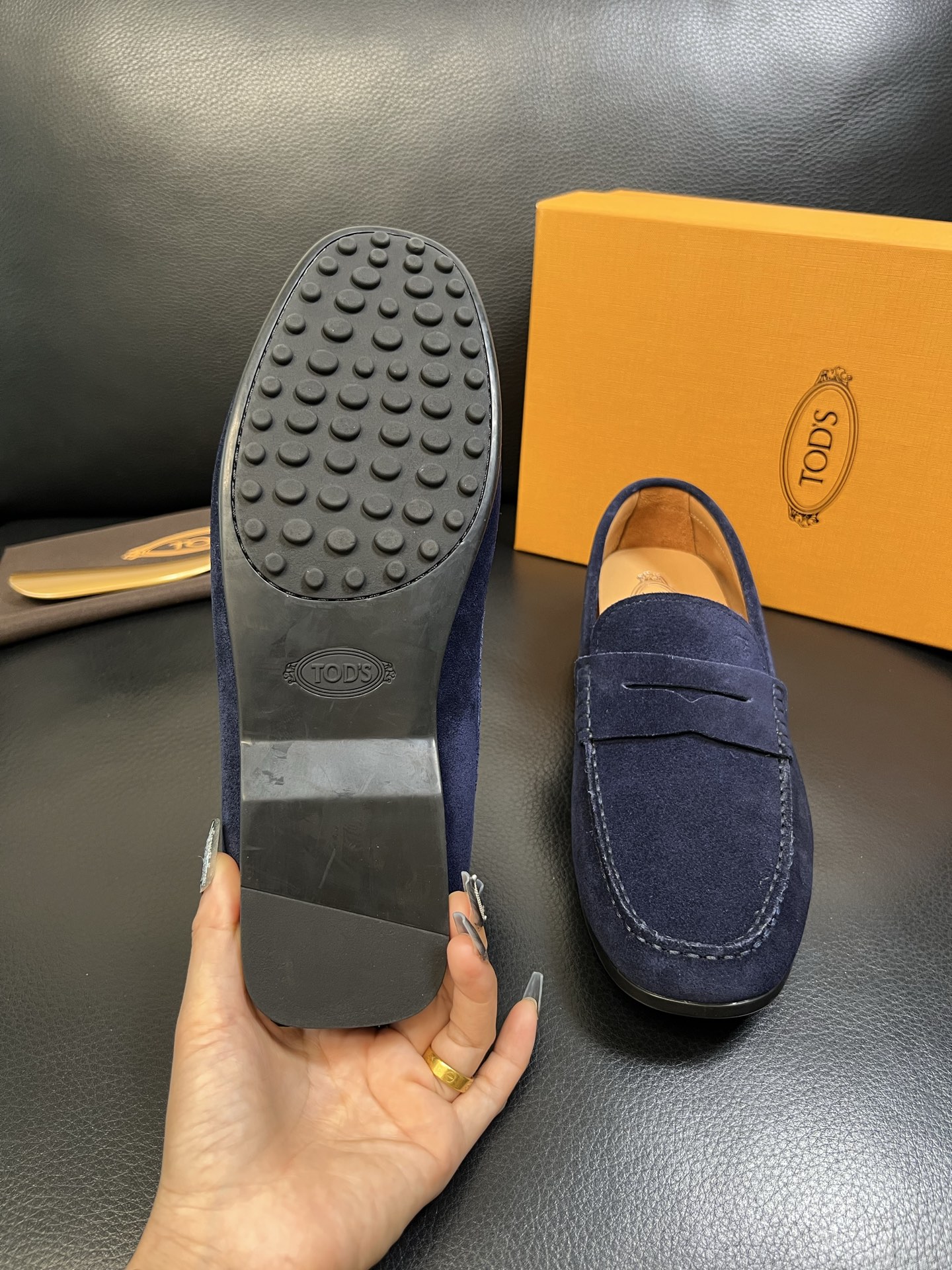 Tods 高品质 顶级代购 托德斯 专柜新款，原厂配置意大利进口牛皮面料，高品质复杂拼接工艺，经典的外观