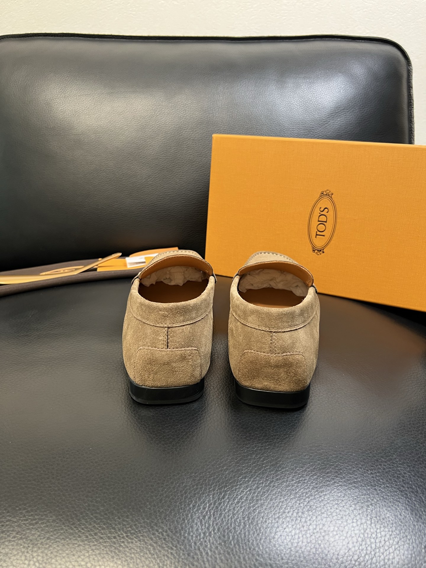 Tods 高品质 顶级代购 托德斯 专柜新款，原厂配置意大利进口牛皮面料，高品质复杂拼接工艺，经典的外观