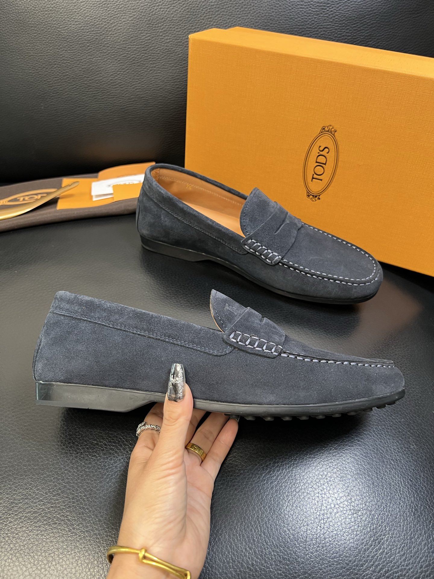 Tods 高品质 顶级代购 托德斯 专柜新款，原厂配置意大利进口牛皮面料，高品质复杂拼接工艺，经典的外观