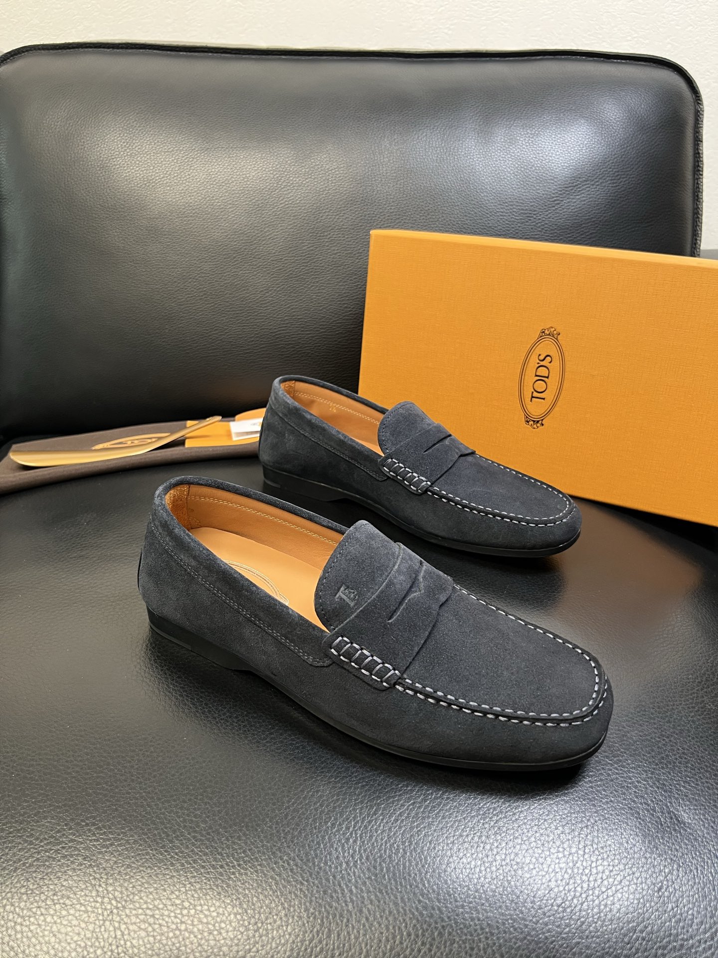 Tods 高品质 顶级代购 托德斯 专柜新款，原厂配置意大利进口牛皮面料，高品质复杂拼接工艺，经典的外观