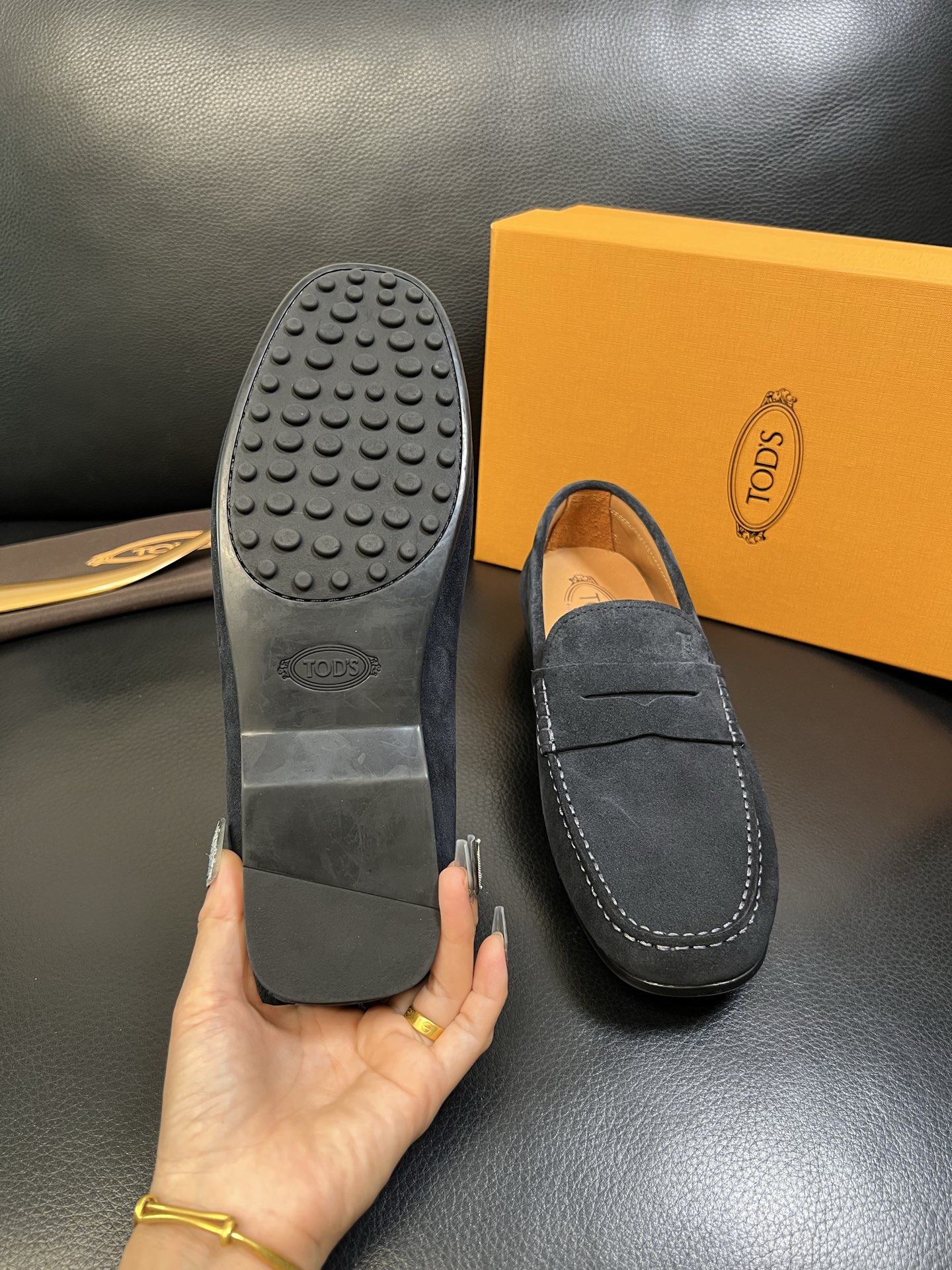 Tods 高品质 顶级代购 托德斯 专柜新款，原厂配置意大利进口牛皮面料，高品质复杂拼接工艺，经典的外观