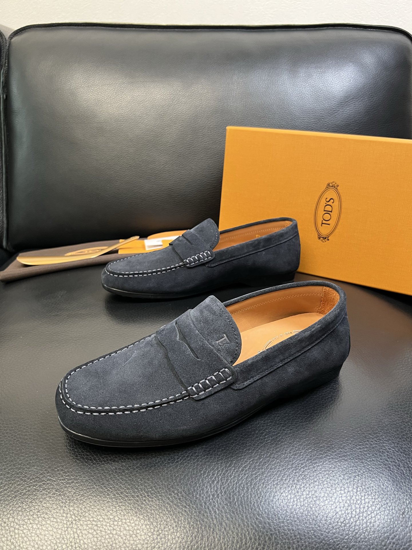 Tods 高品质 顶级代购 托德斯 专柜新款，原厂配置意大利进口牛皮面料，高品质复杂拼接工艺，经典的外观