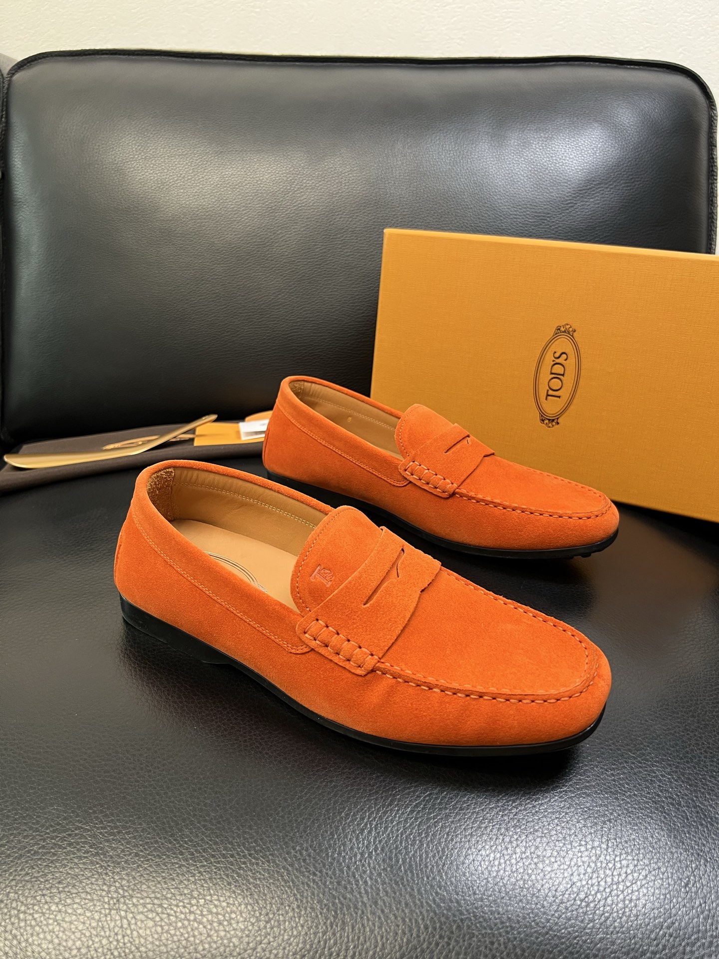 Tods 高品质 顶级代购 托德斯 专柜新款，原厂配置意大利进口牛皮面料，高品质复杂拼接工艺，经典的外观