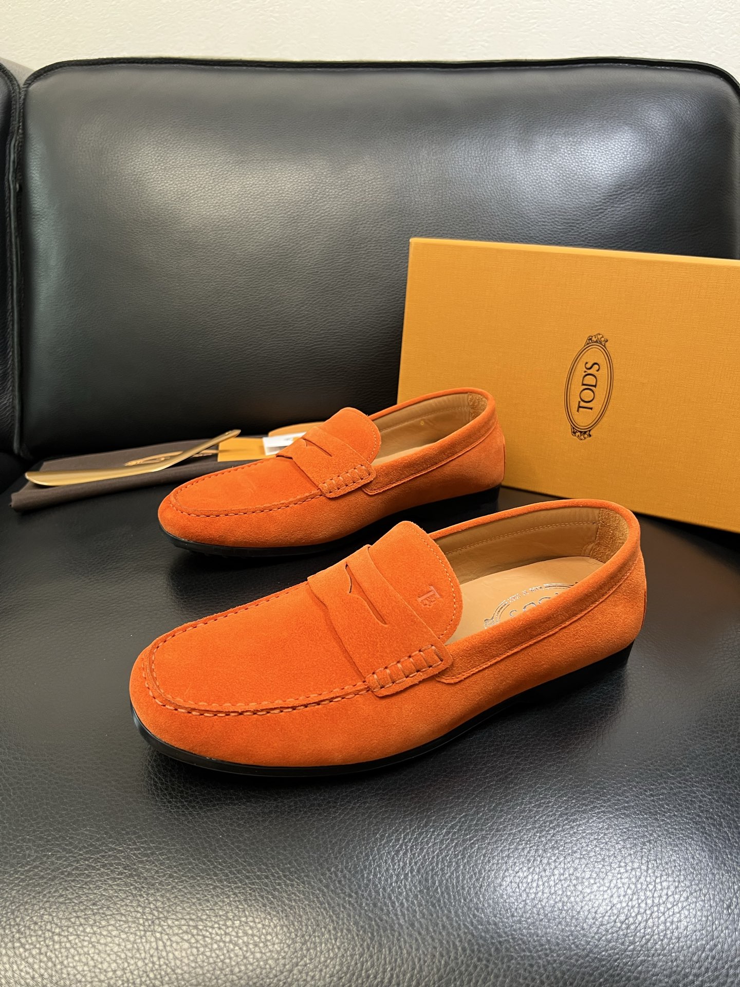 Tods 高品质 顶级代购 托德斯 专柜新款，原厂配置意大利进口牛皮面料，高品质复杂拼接工艺，经典的外观