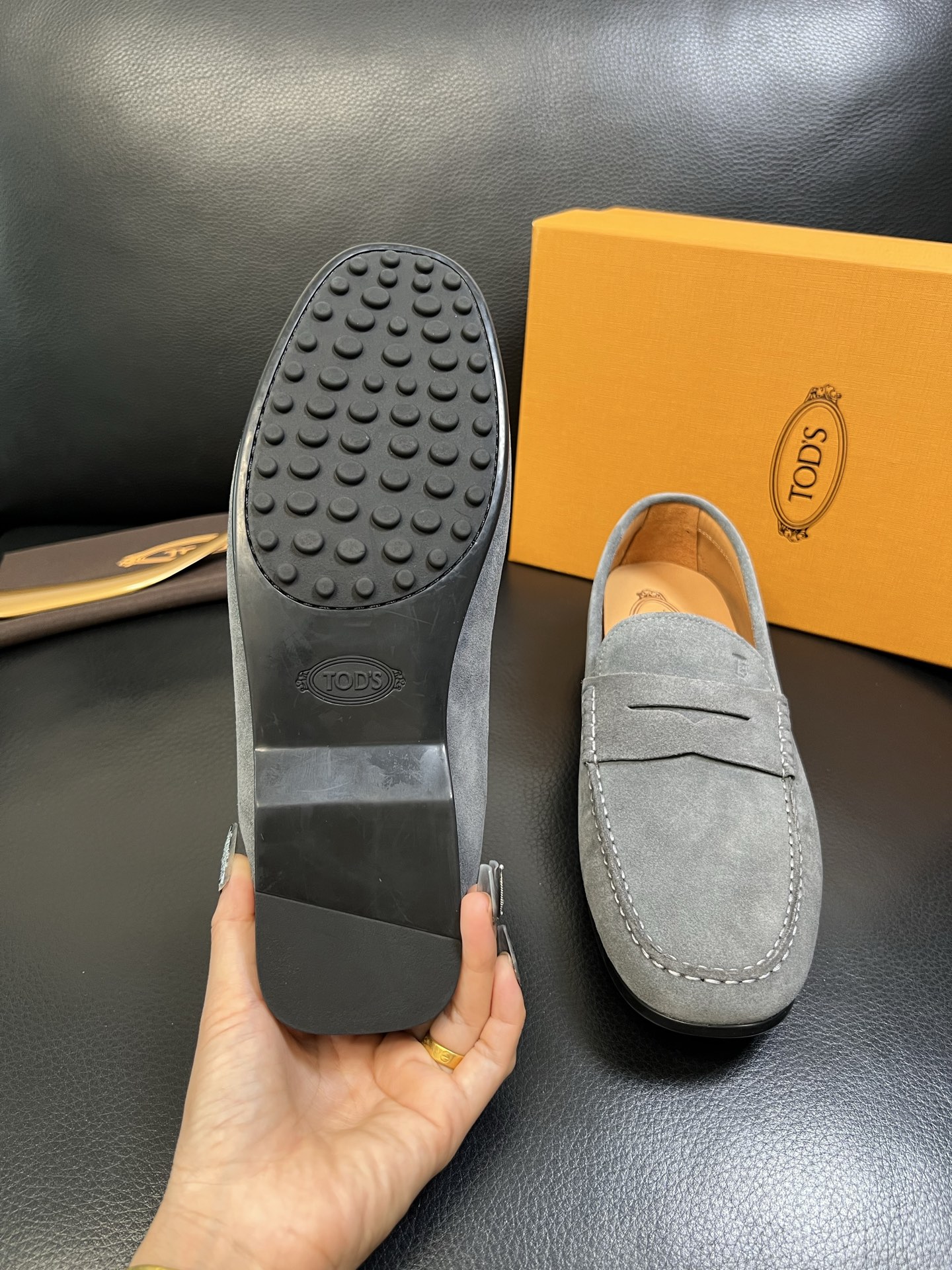 Tods 高品质 顶级代购 托德斯 专柜新款，原厂配置意大利进口牛皮面料，高品质复杂拼接工艺，经典的外观