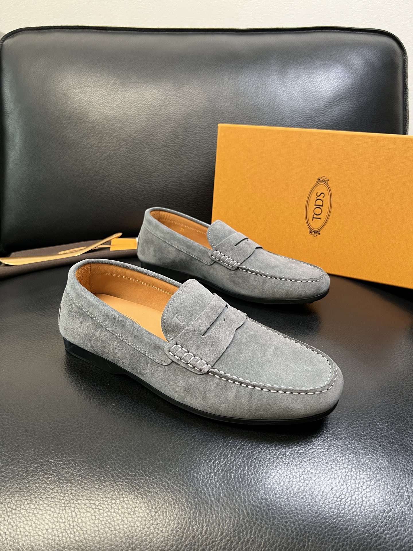 Tods 高品质 顶级代购 托德斯 专柜新款，原厂配置意大利进口牛皮面料，高品质复杂拼接工艺，经典的外观