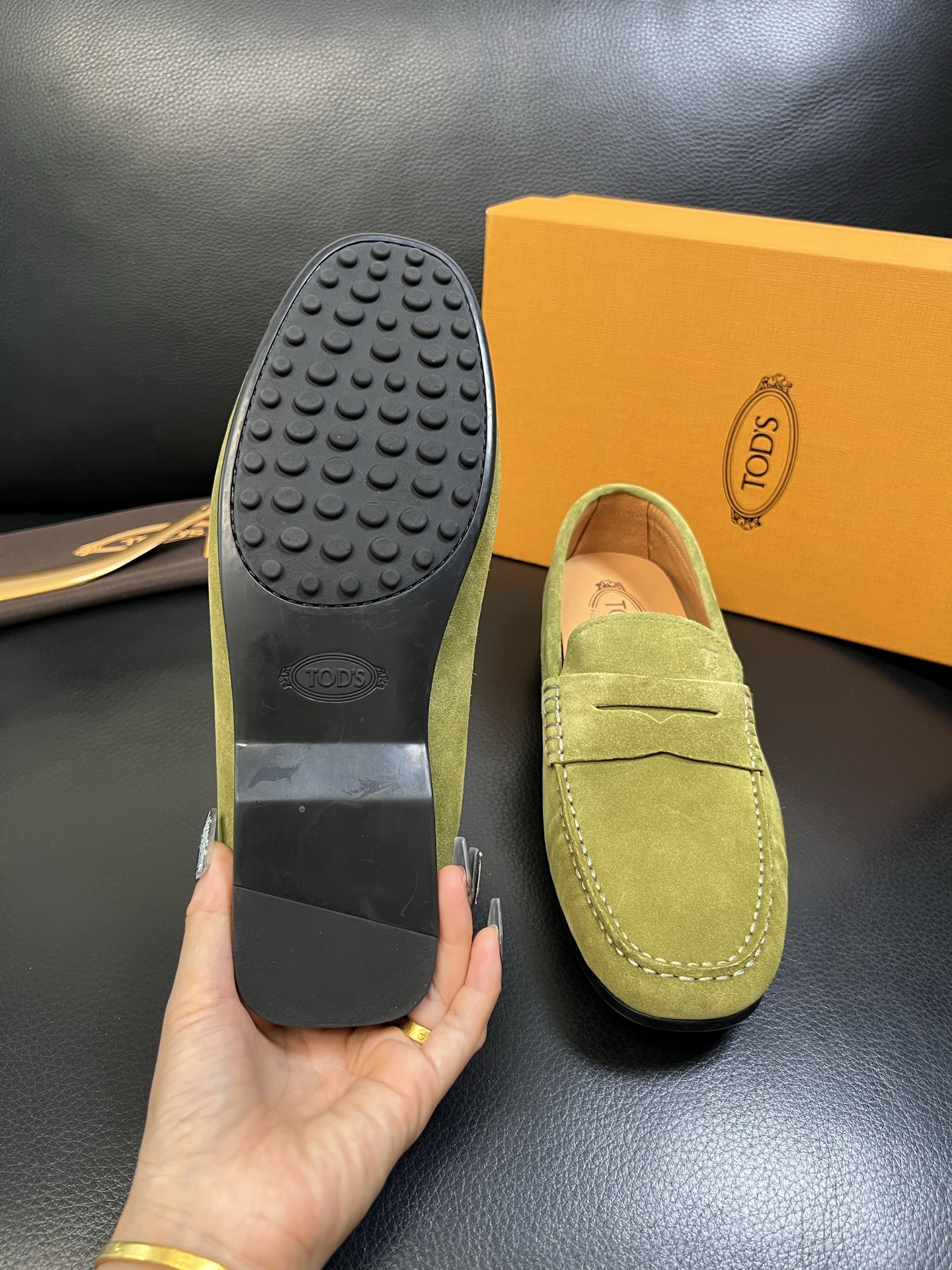 Tods 高品质 顶级代购 托德斯 专柜新款，原厂配置意大利进口牛皮面料，高品质复杂拼接工艺，经典的外观