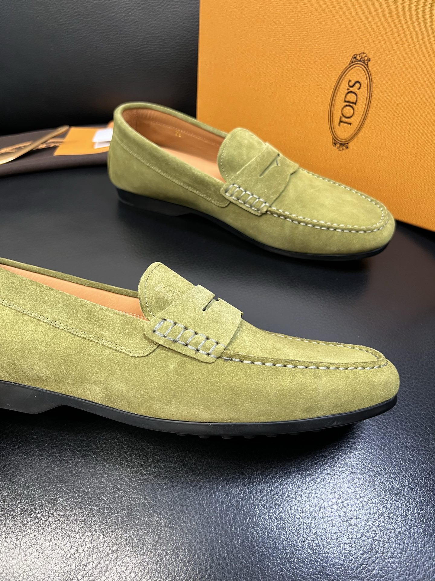 Tods 高品质 顶级代购 托德斯 专柜新款，原厂配置意大利进口牛皮面料，高品质复杂拼接工艺，经典的外观