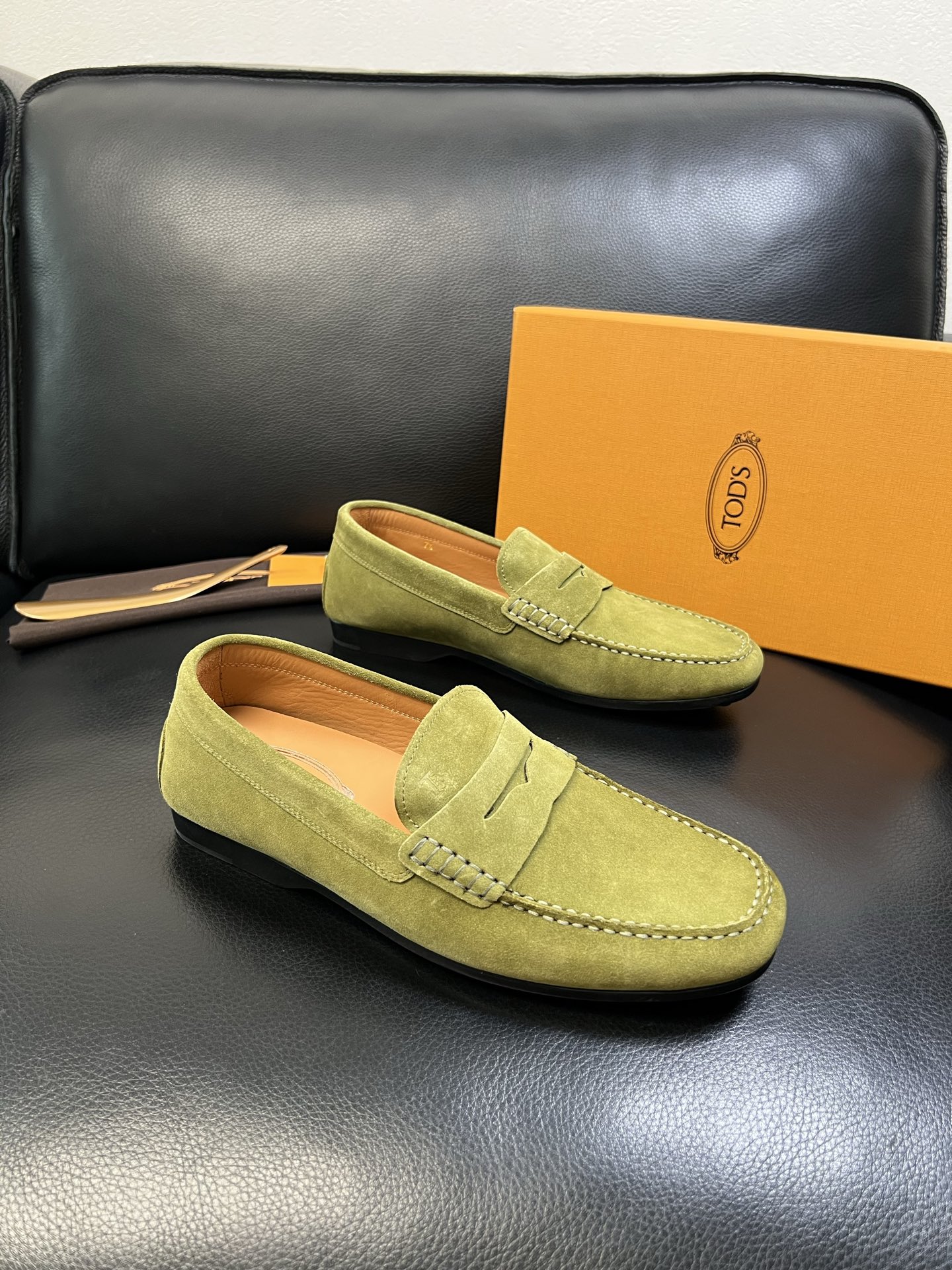 Tods 高品质 顶级代购 托德斯 专柜新款，原厂配置意大利进口牛皮面料，高品质复杂拼接工艺，经典的外观