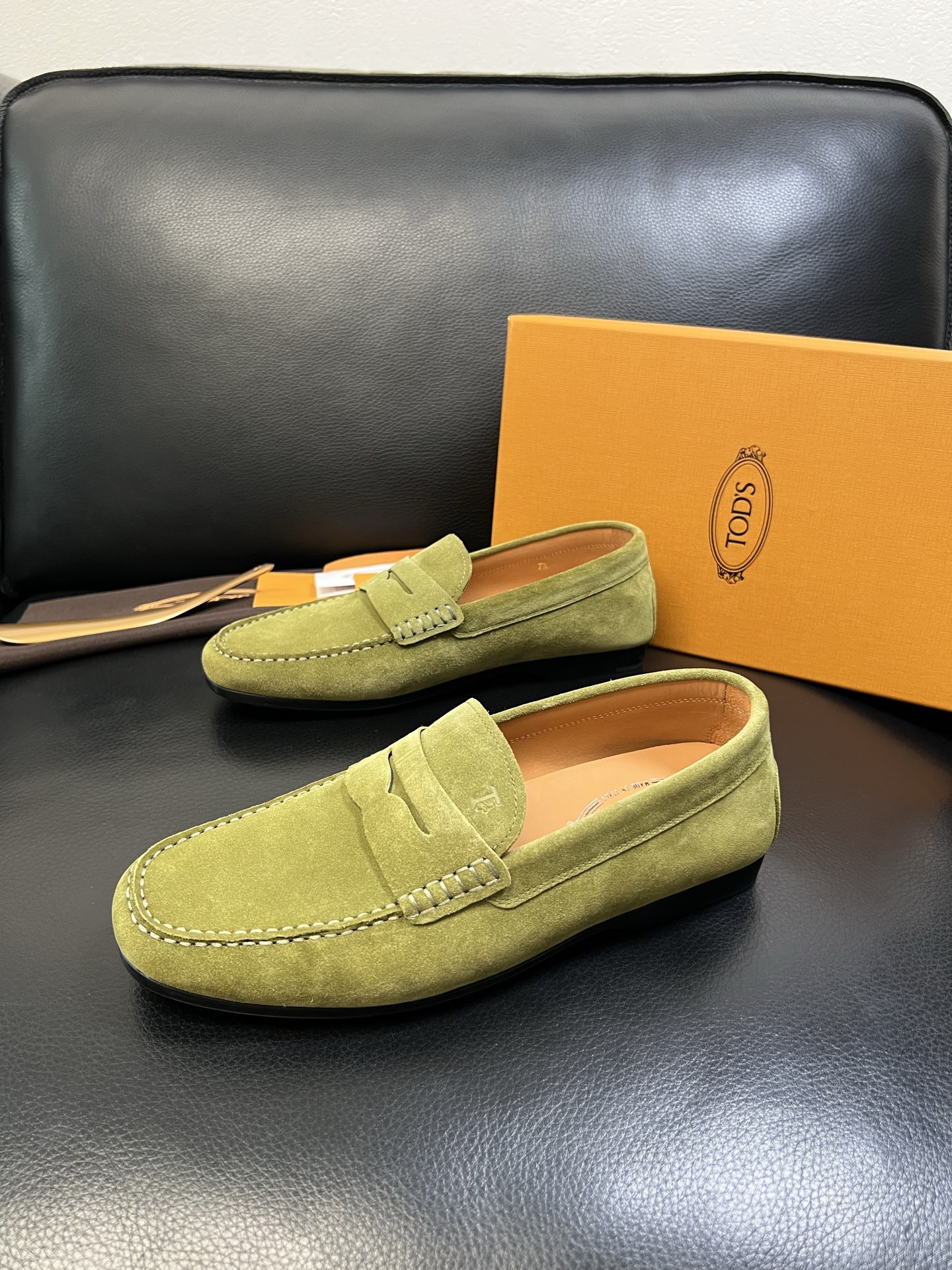 Tods 高品质 顶级代购 托德斯 专柜新款，原厂配置意大利进口牛皮面料，高品质复杂拼接工艺，经典的外观