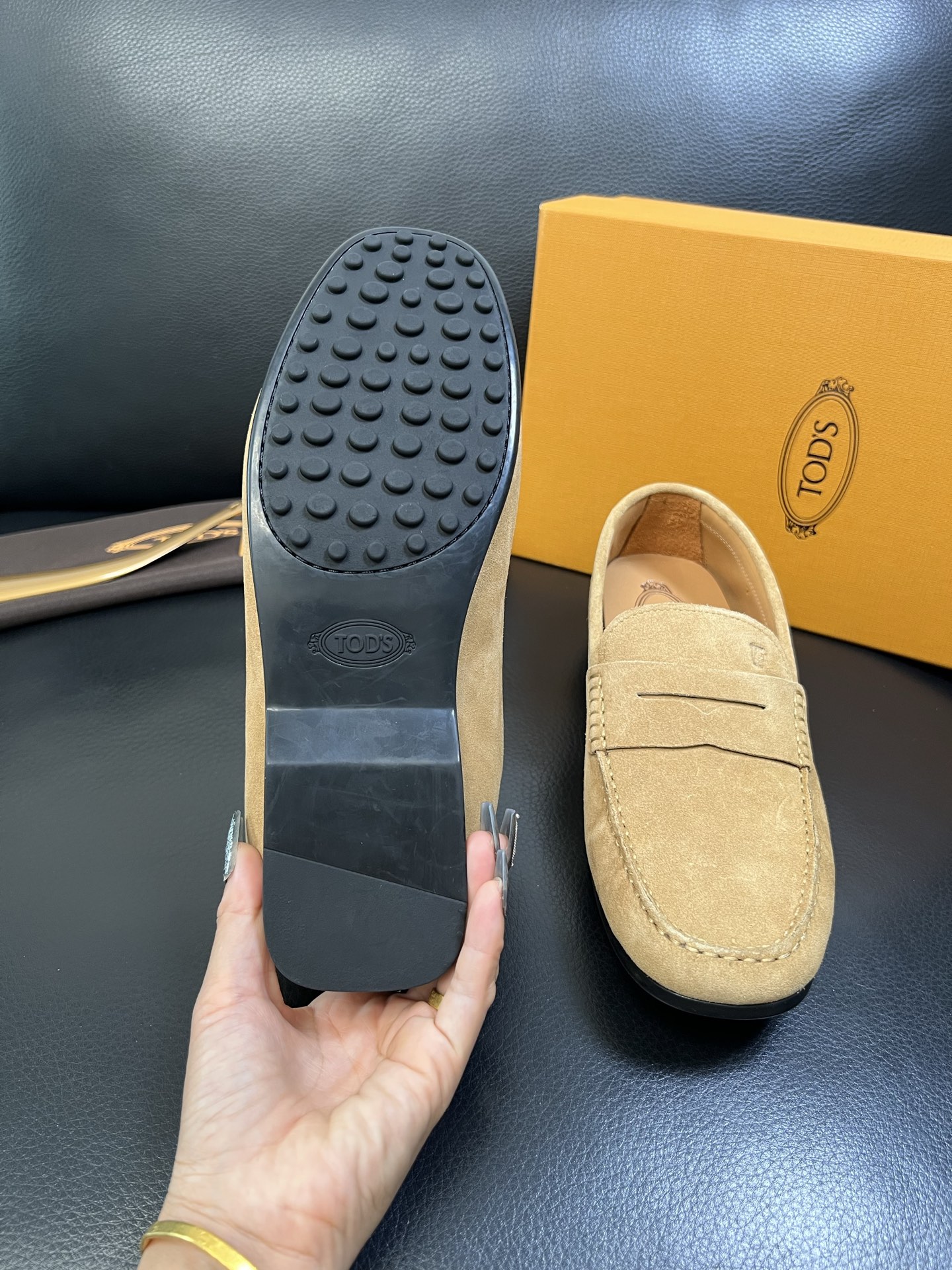 Tods 高品质 顶级代购 托德斯 专柜新款，原厂配置意大利进口牛皮面料，高品质复杂拼接工艺，经典的外观